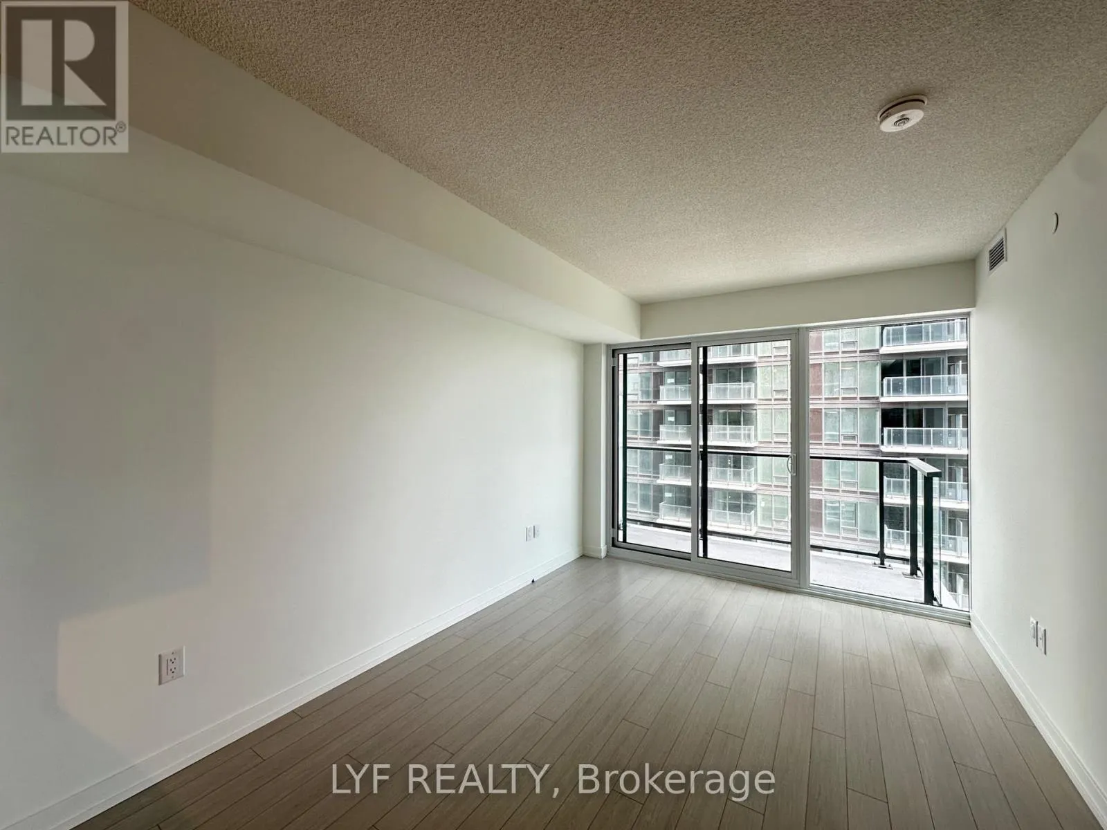 1207 - 4010 EGLINTON AVENUE W