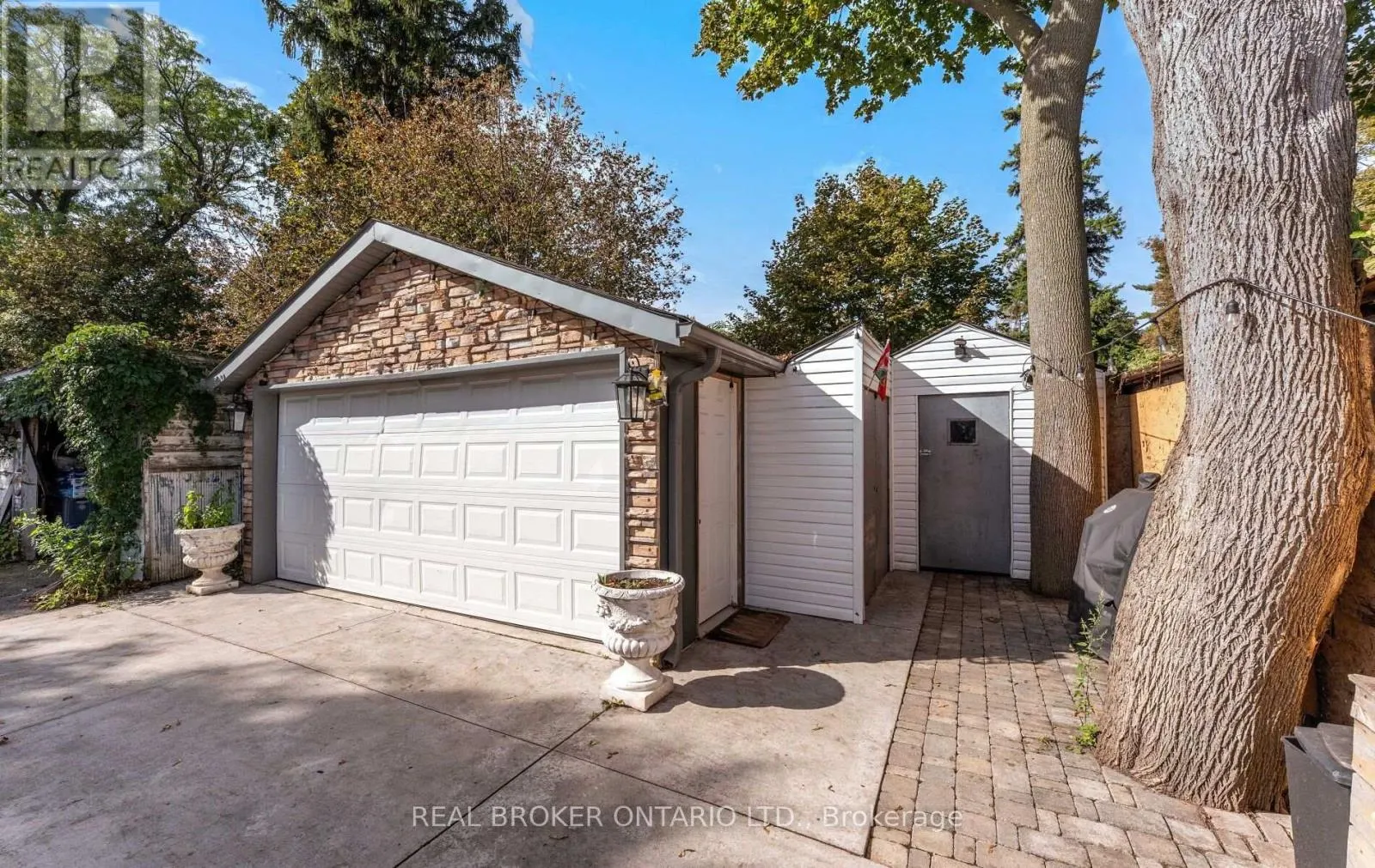 26 ROXALINE STREET