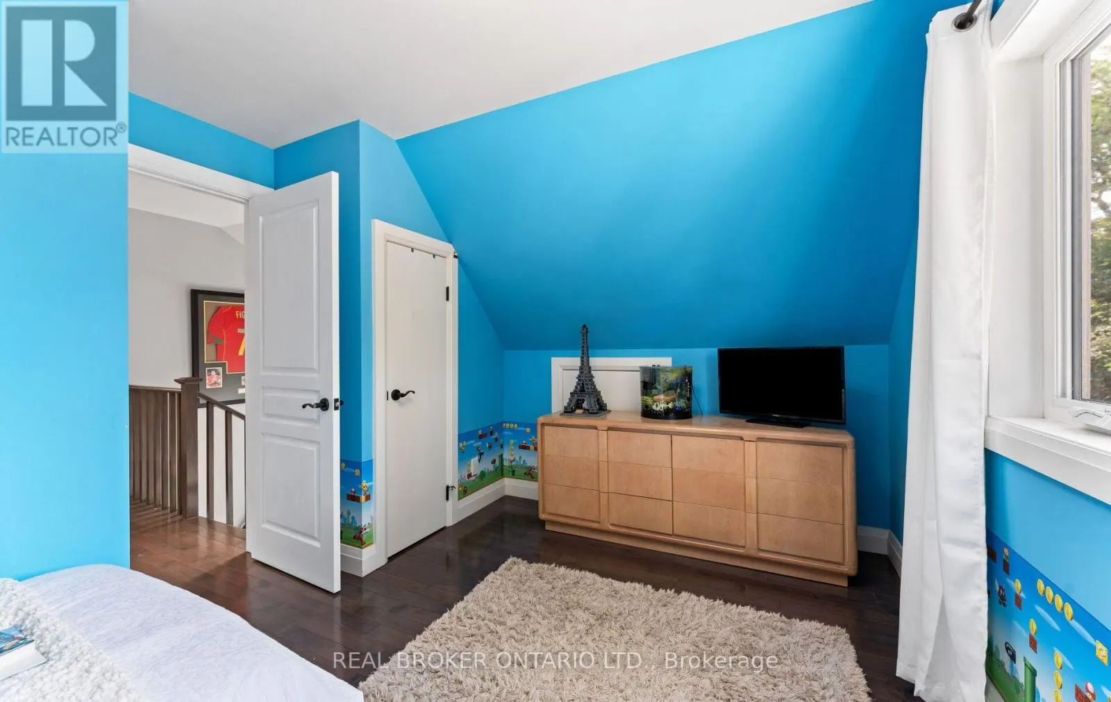 26 ROXALINE STREET