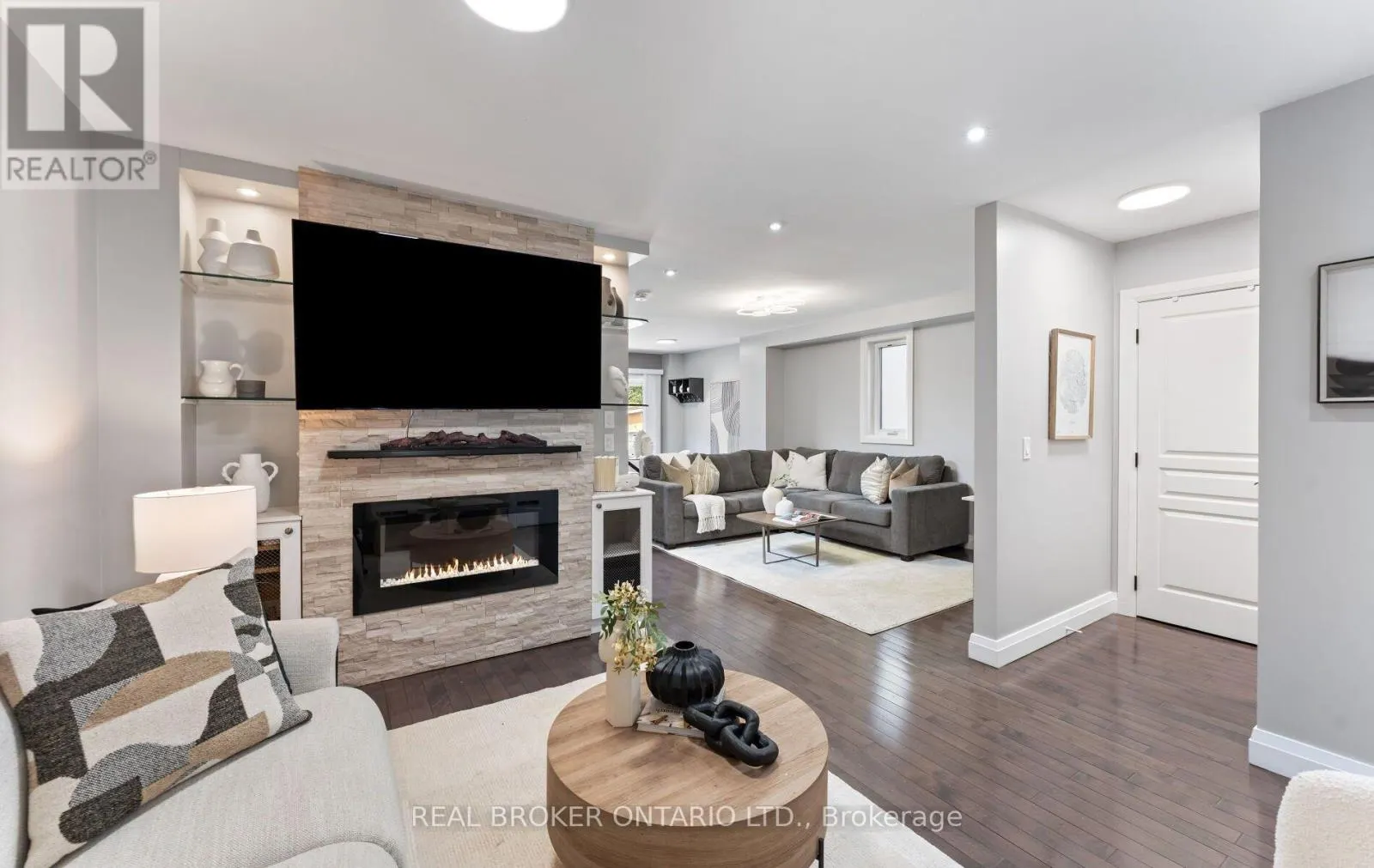 26 ROXALINE STREET