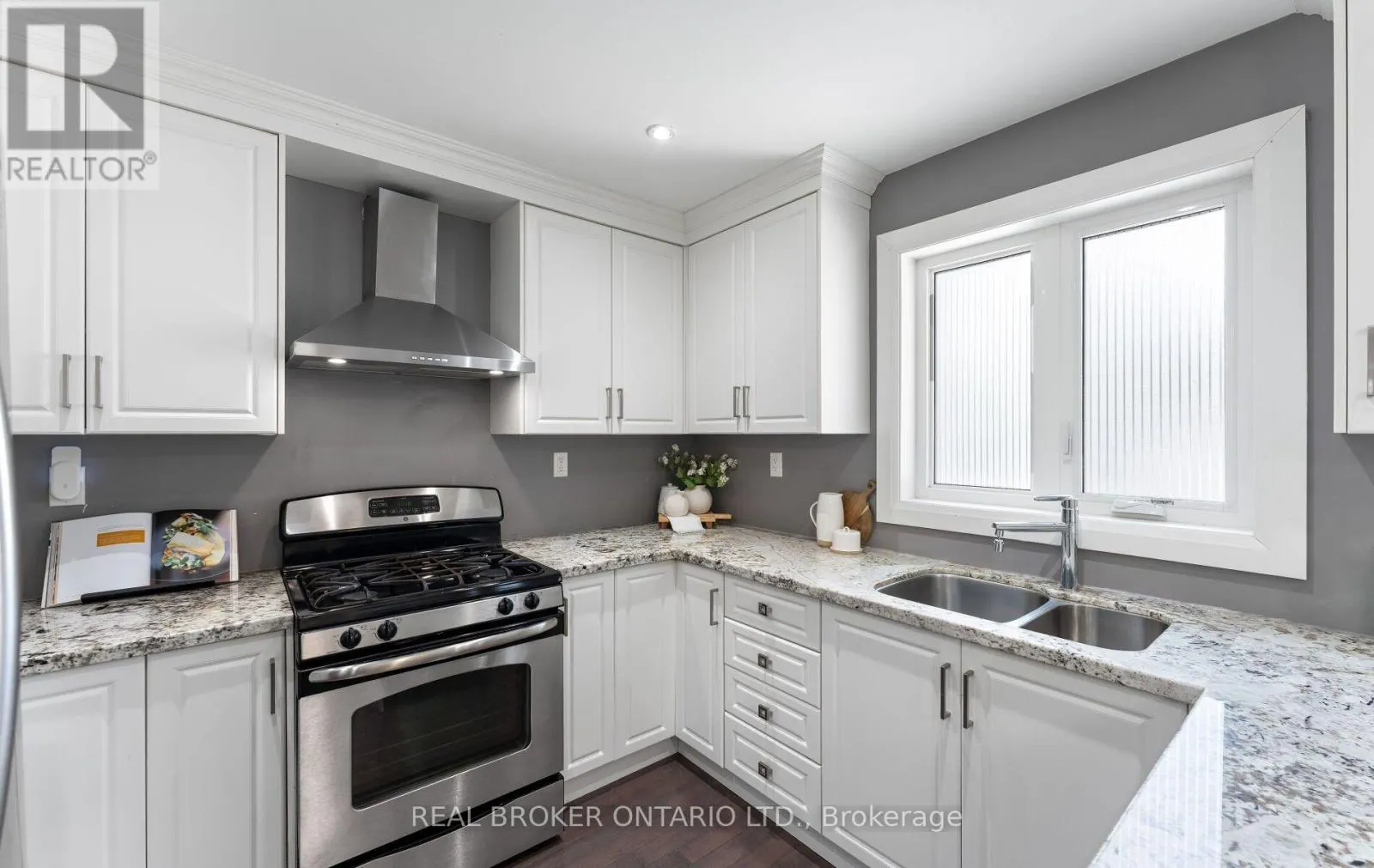 26 ROXALINE STREET