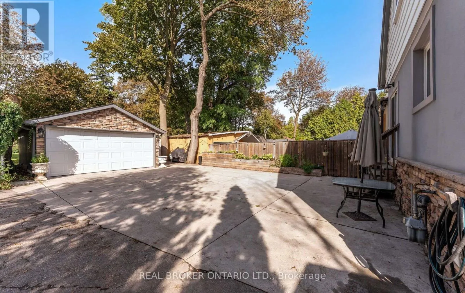 26 ROXALINE STREET