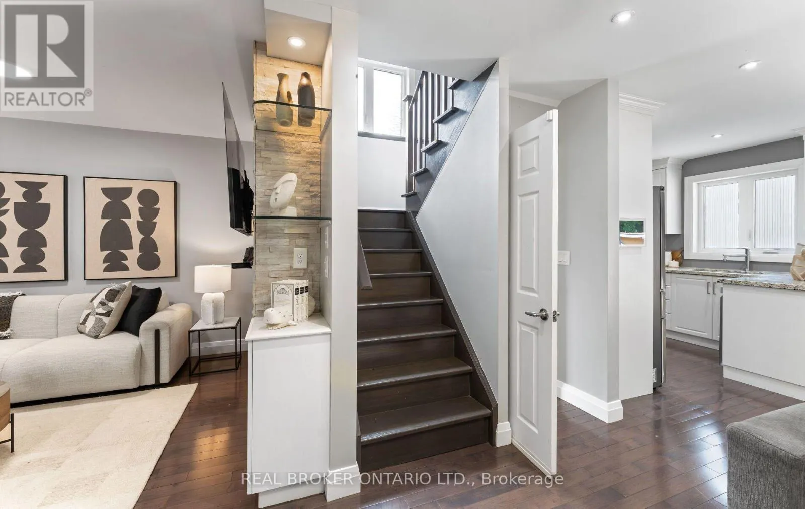 26 ROXALINE STREET