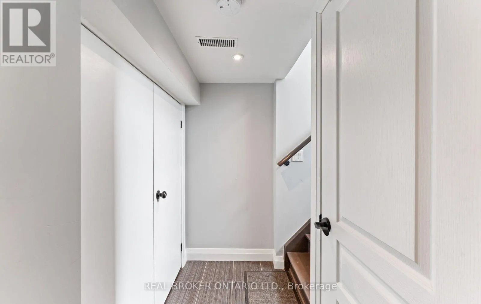 26 ROXALINE STREET