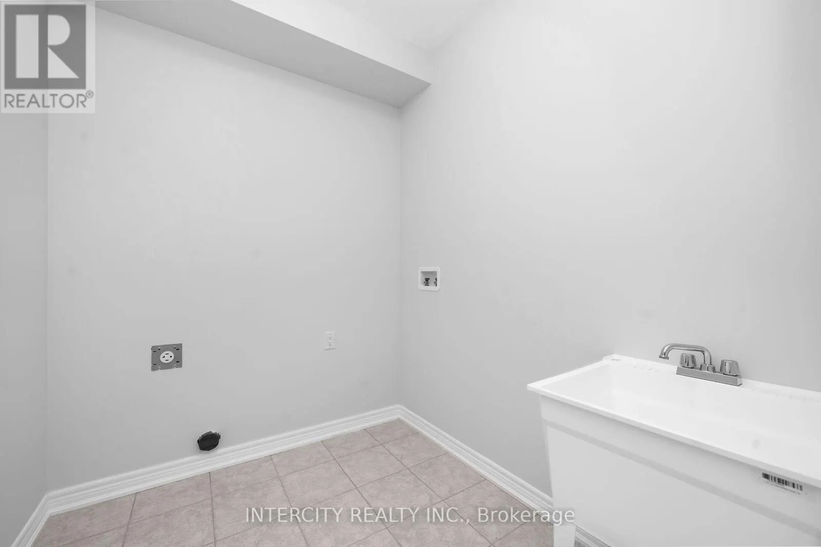 BLK7-TH35 - 27 SUNBIRD WAY