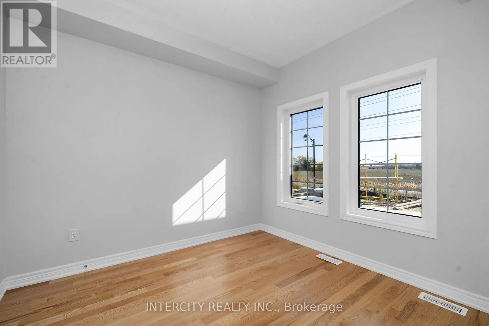 BLK7-TH35 - 27 SUNBIRD WAY
