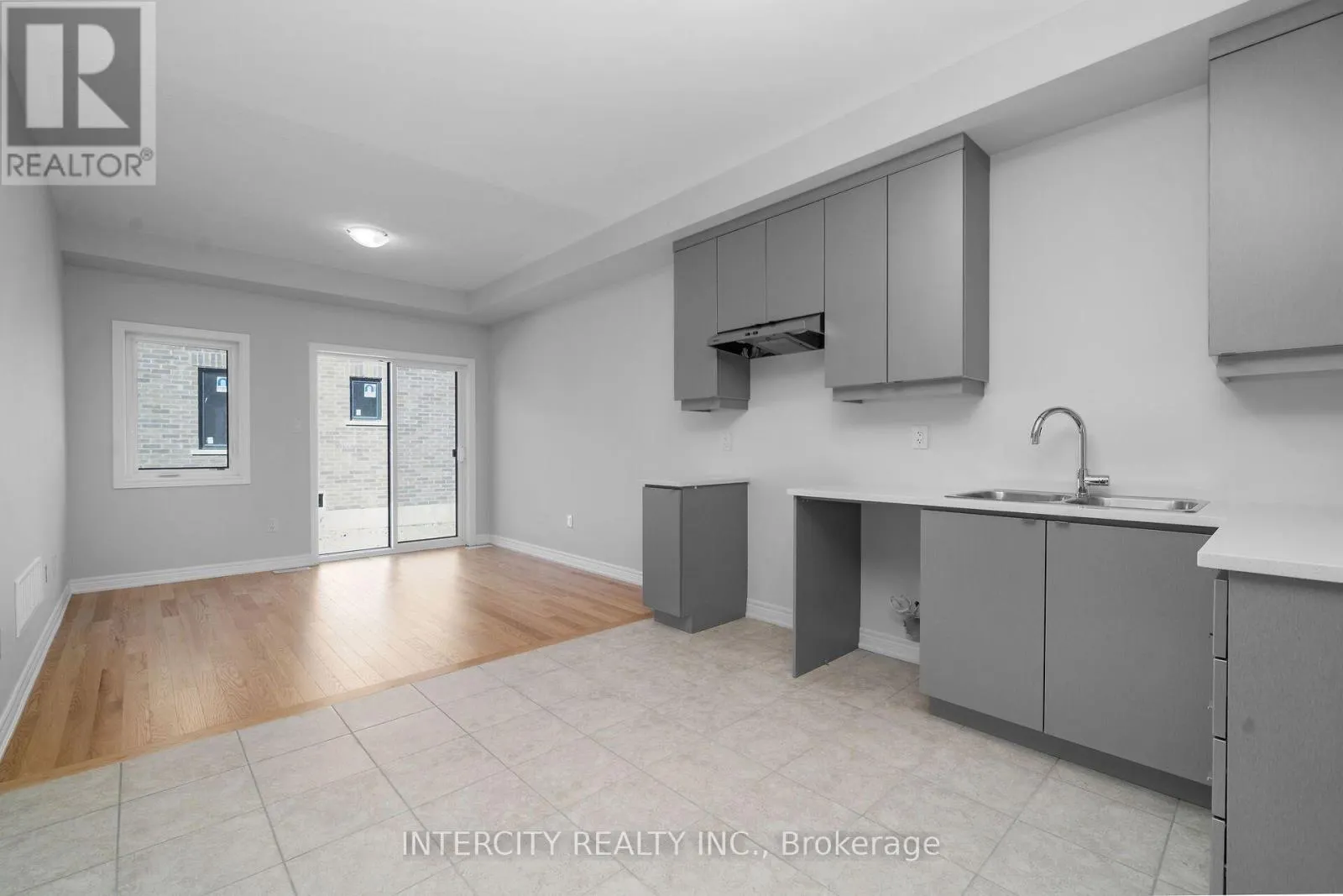 BLK7-TH35 - 27 SUNBIRD WAY
