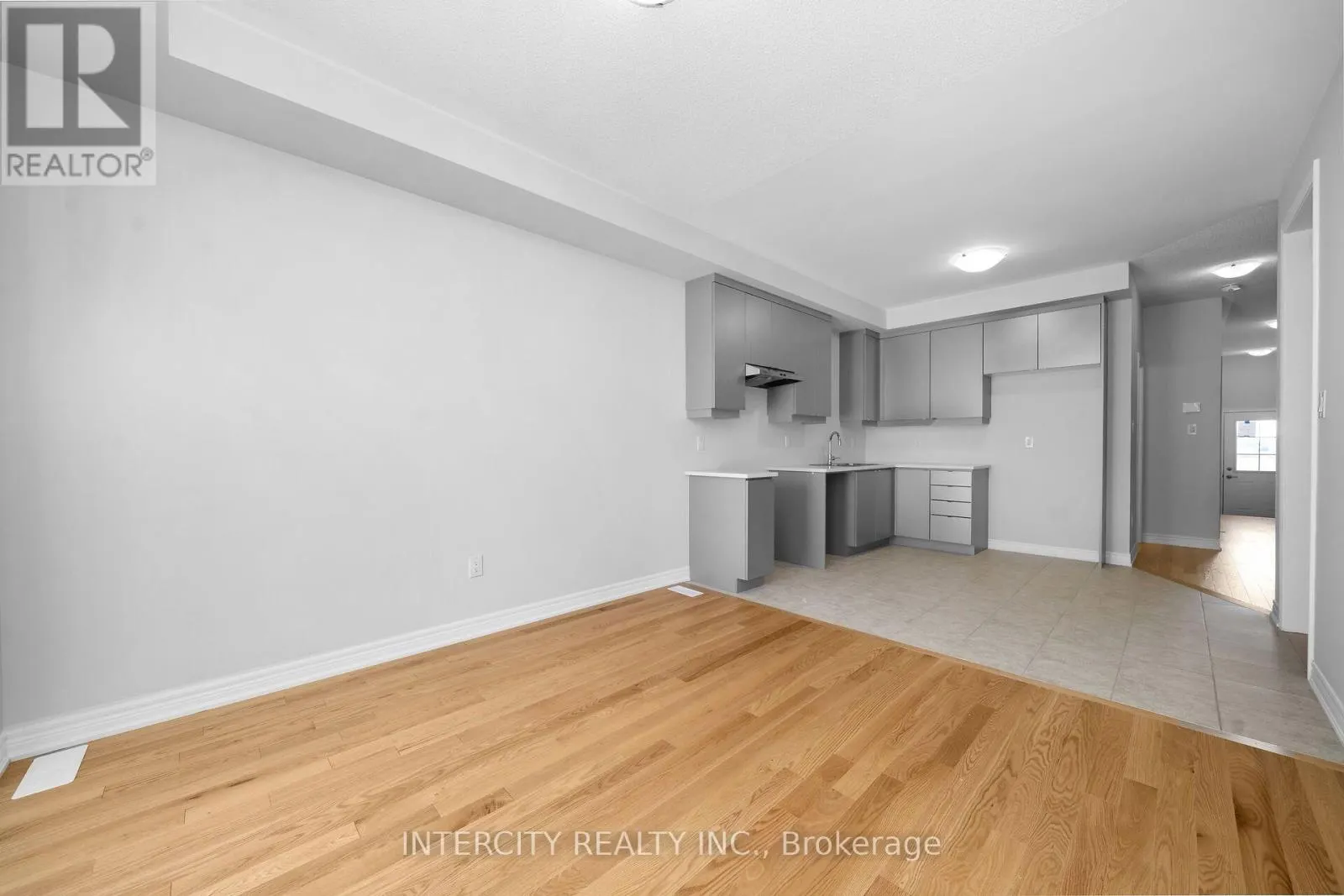 BLK7-TH35 - 27 SUNBIRD WAY