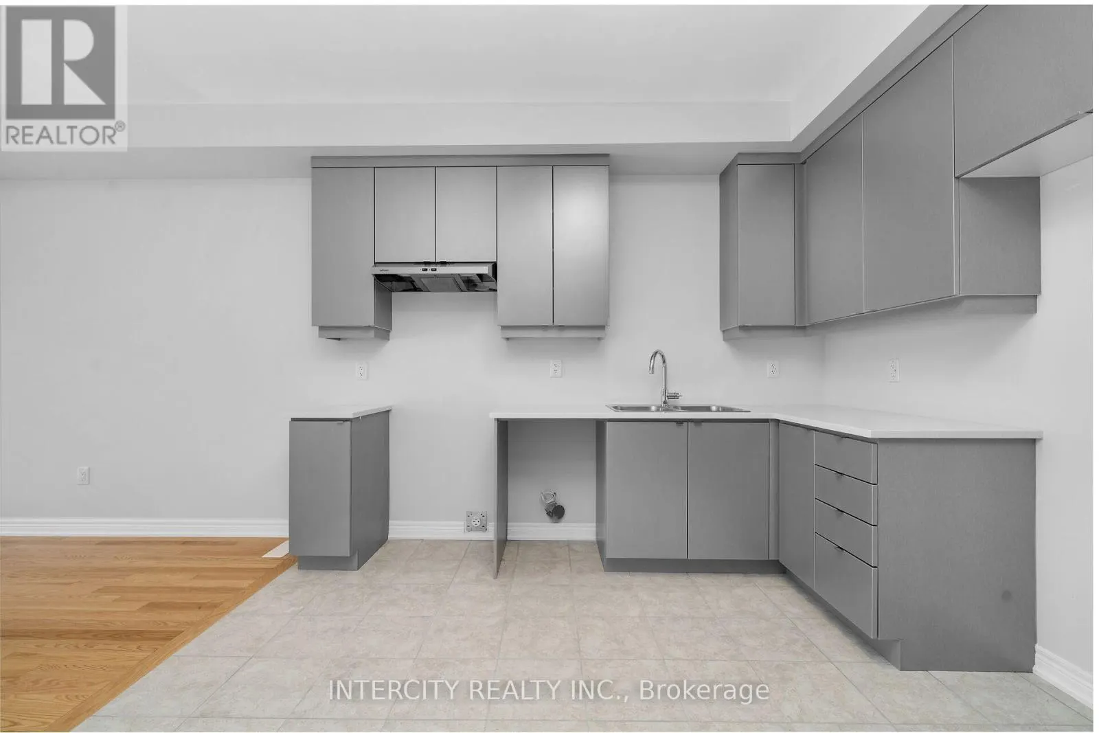 BLK7-TH35 - 27 SUNBIRD WAY