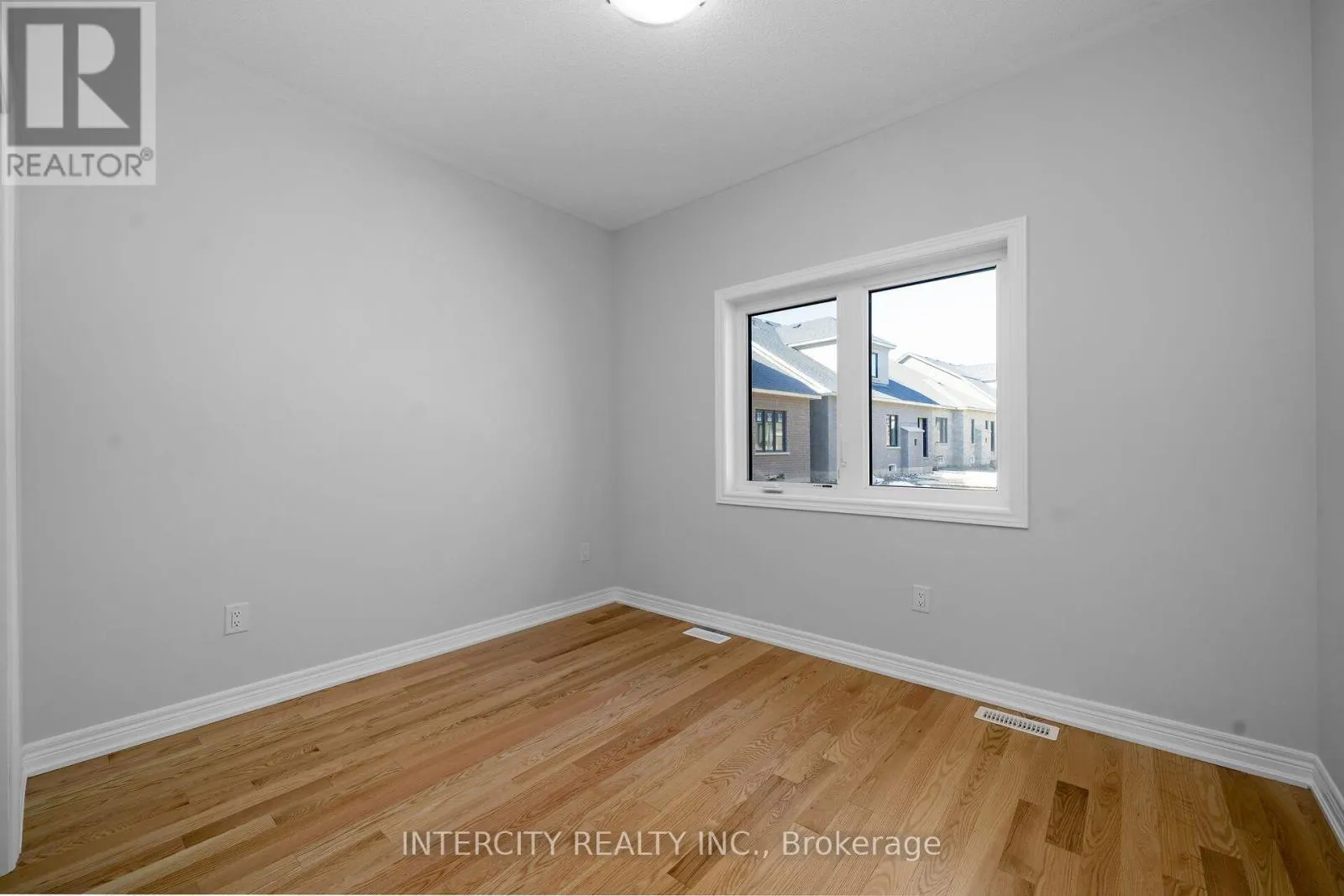 BLK7-TH35 - 27 SUNBIRD WAY