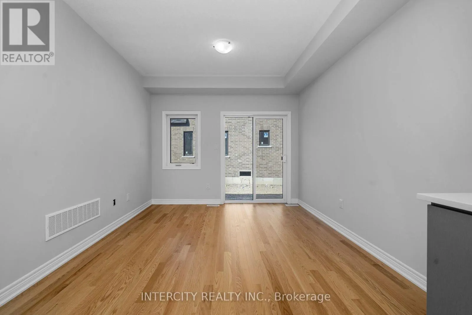BLK7-TH35 - 27 SUNBIRD WAY