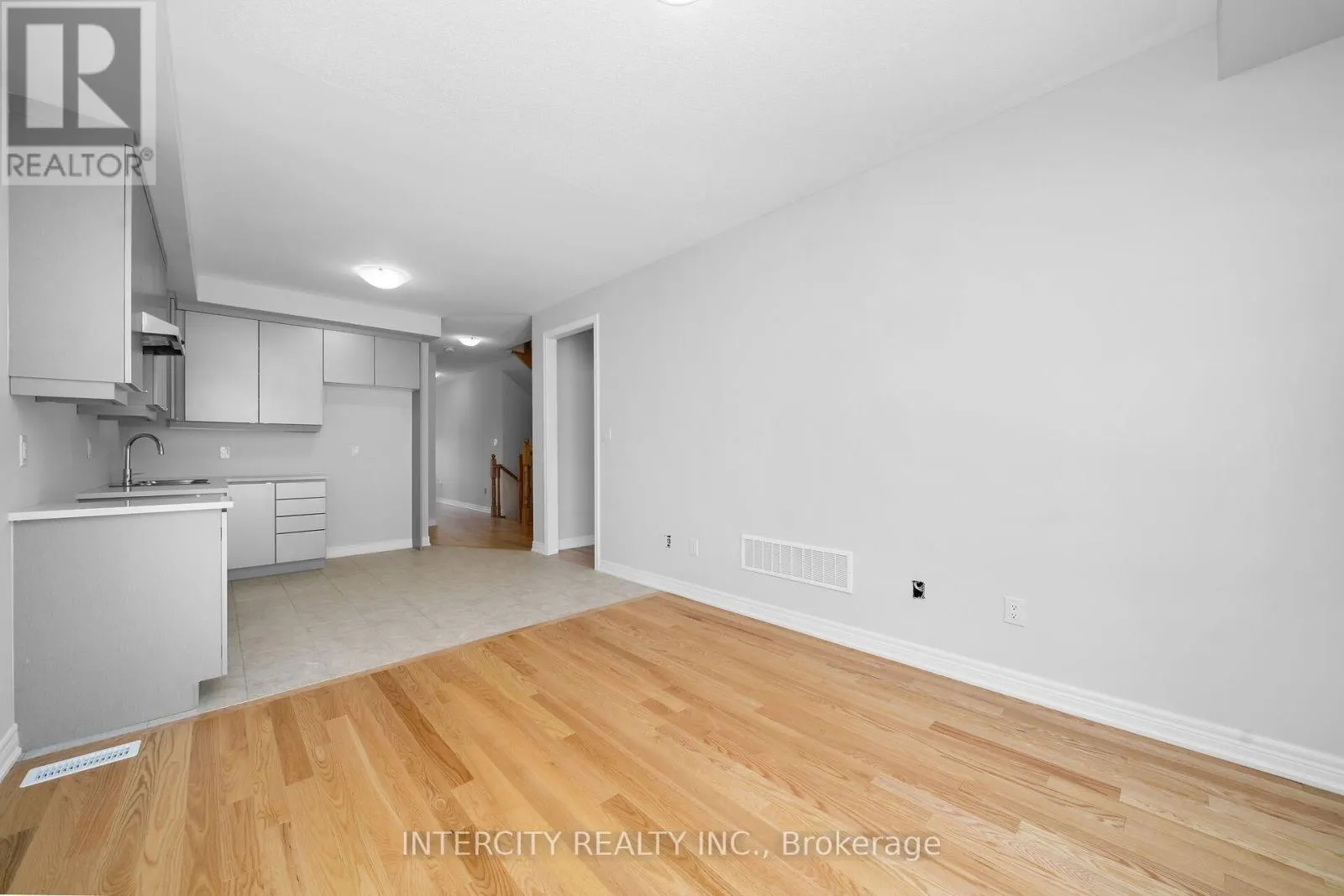 BLK7-TH35 - 27 SUNBIRD WAY
