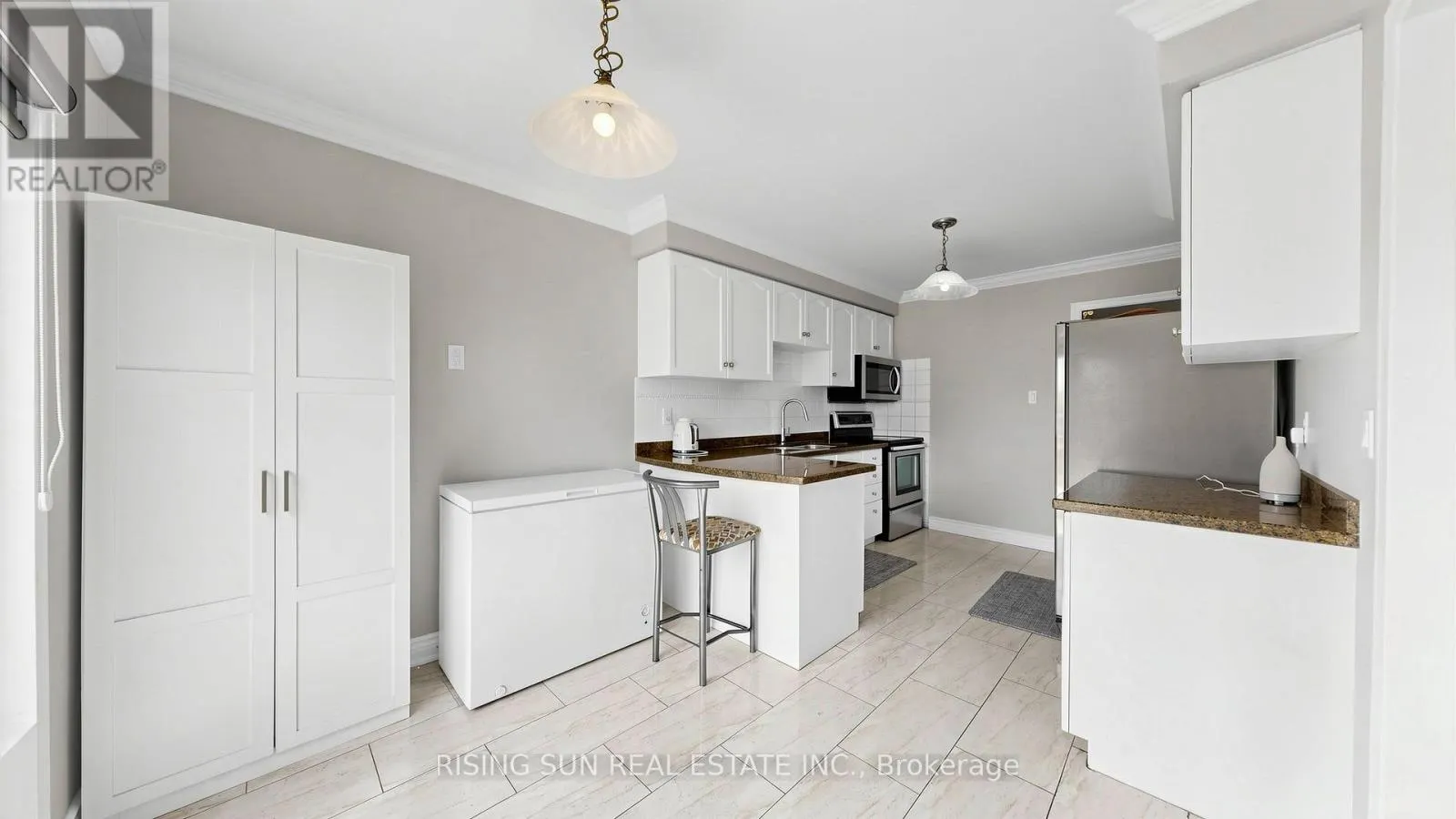 10 CEDARWOOD CRESCENT