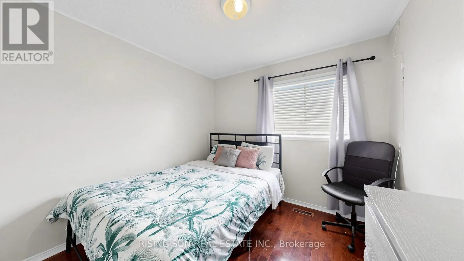10 CEDARWOOD CRESCENT