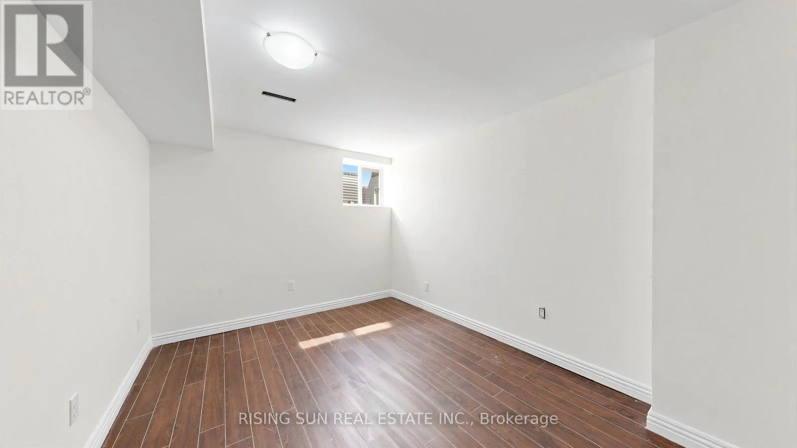 10 CEDARWOOD CRESCENT