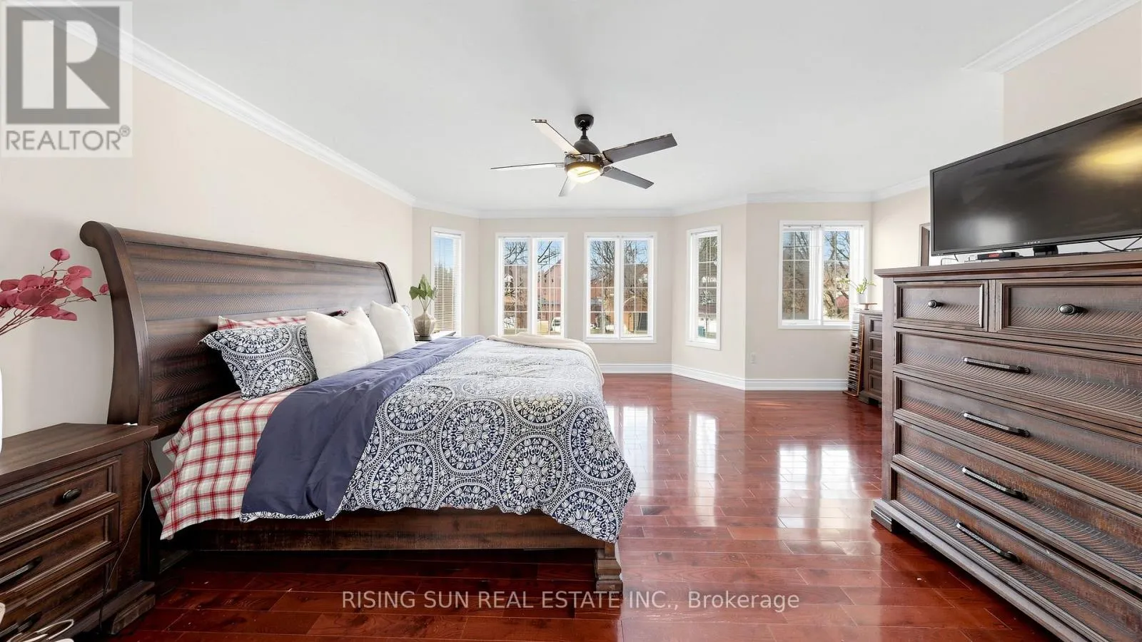10 CEDARWOOD CRESCENT
