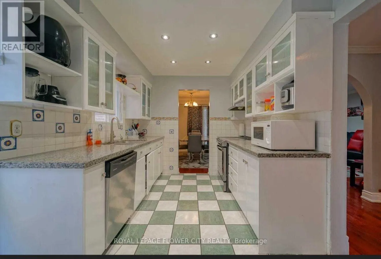 28 JUNEWOOD CRESCENT