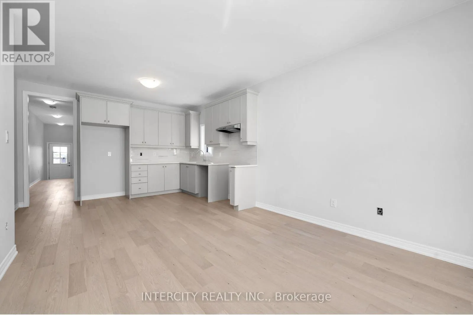 BLK7 TH 32 - 21 SUNBIRD WAY
