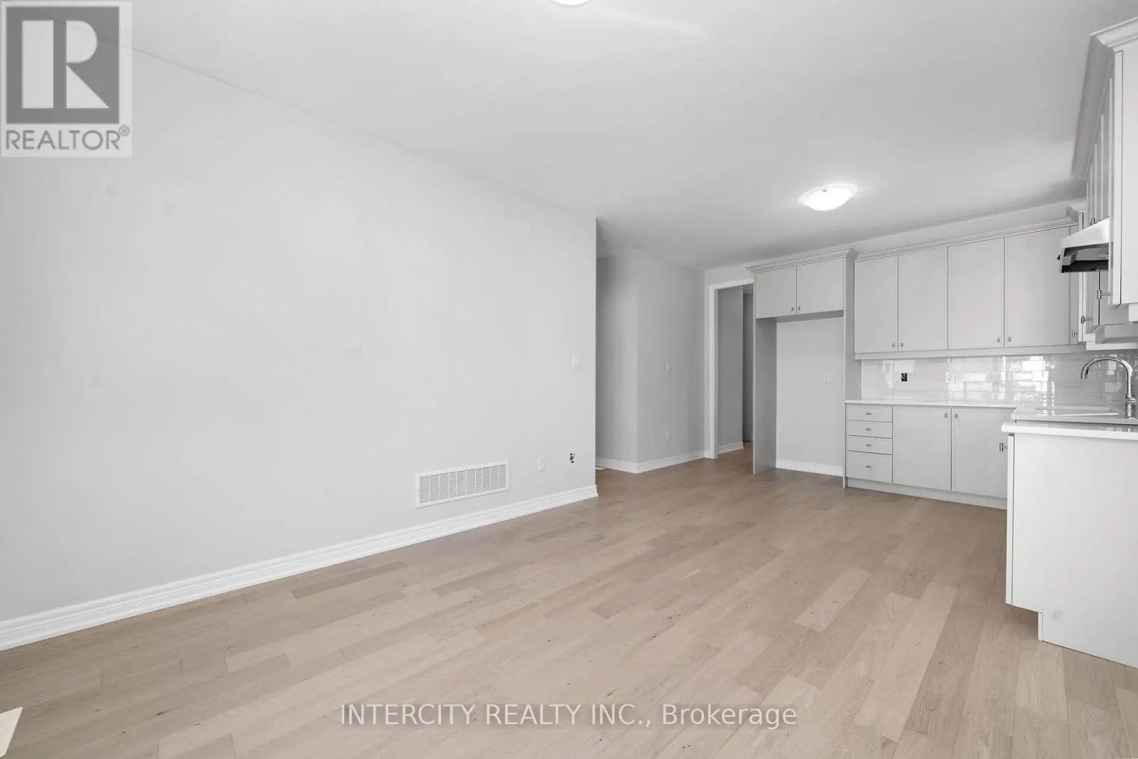 BLK7 TH 32 - 21 SUNBIRD WAY