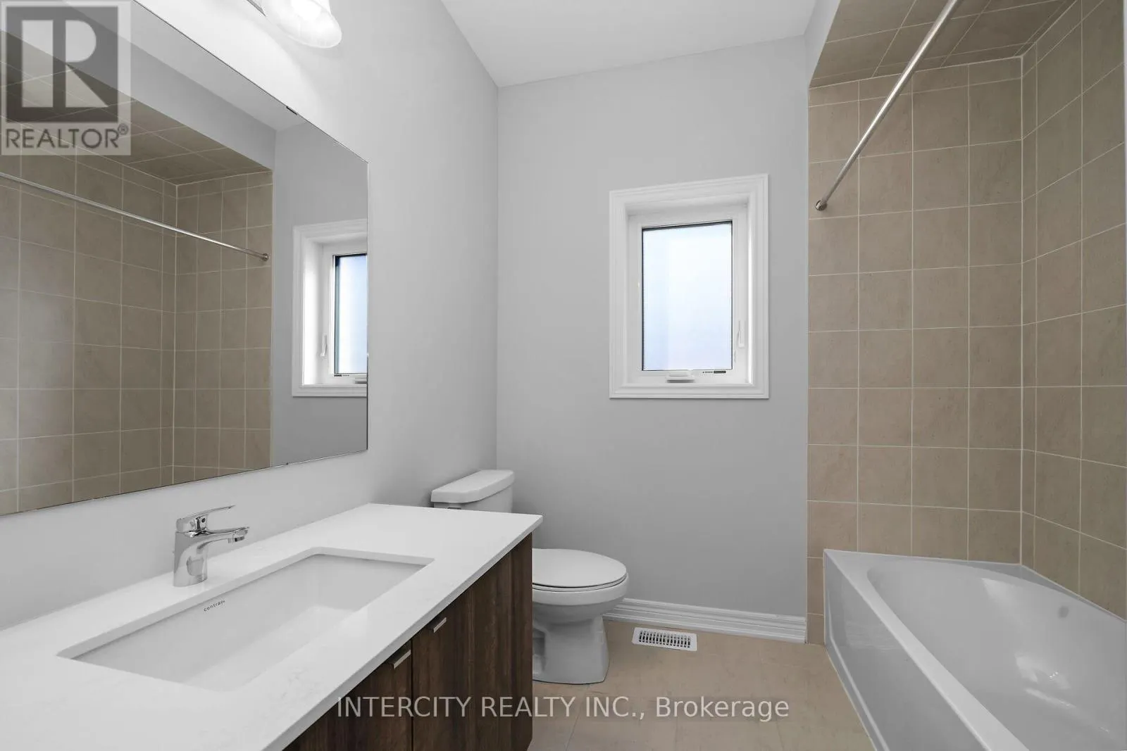BLK7 TH 32 - 21 SUNBIRD WAY
