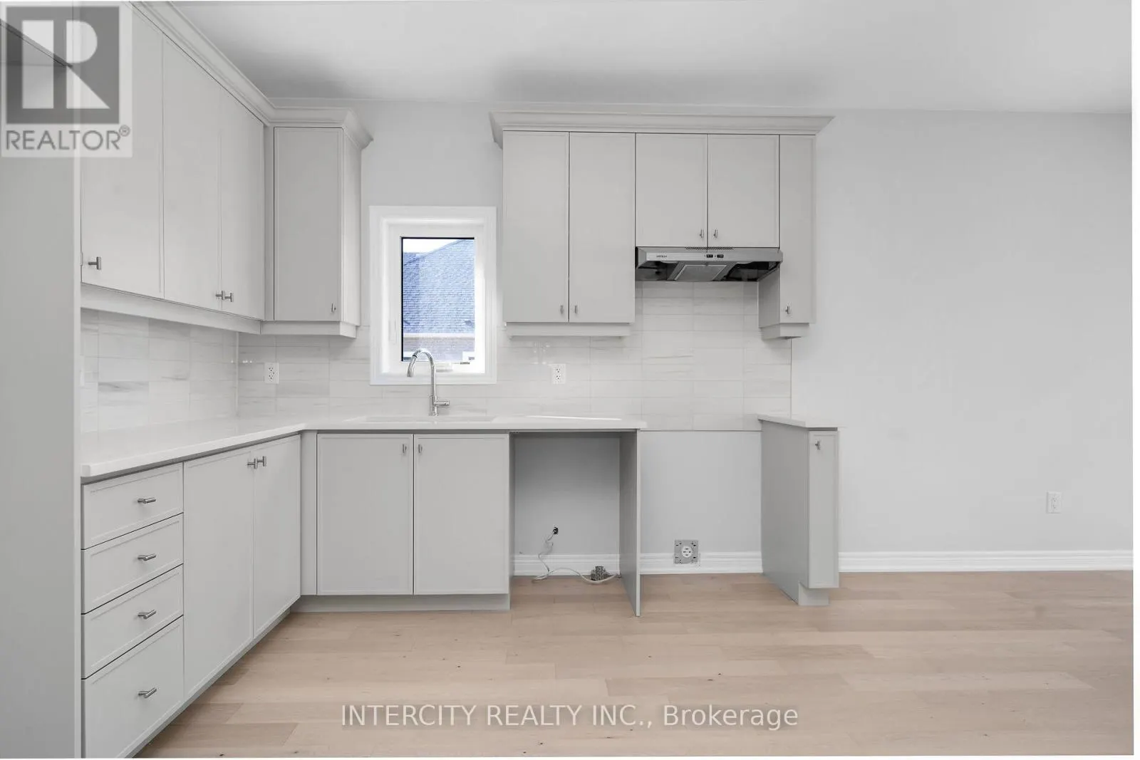 BLK7 TH 32 - 21 SUNBIRD WAY