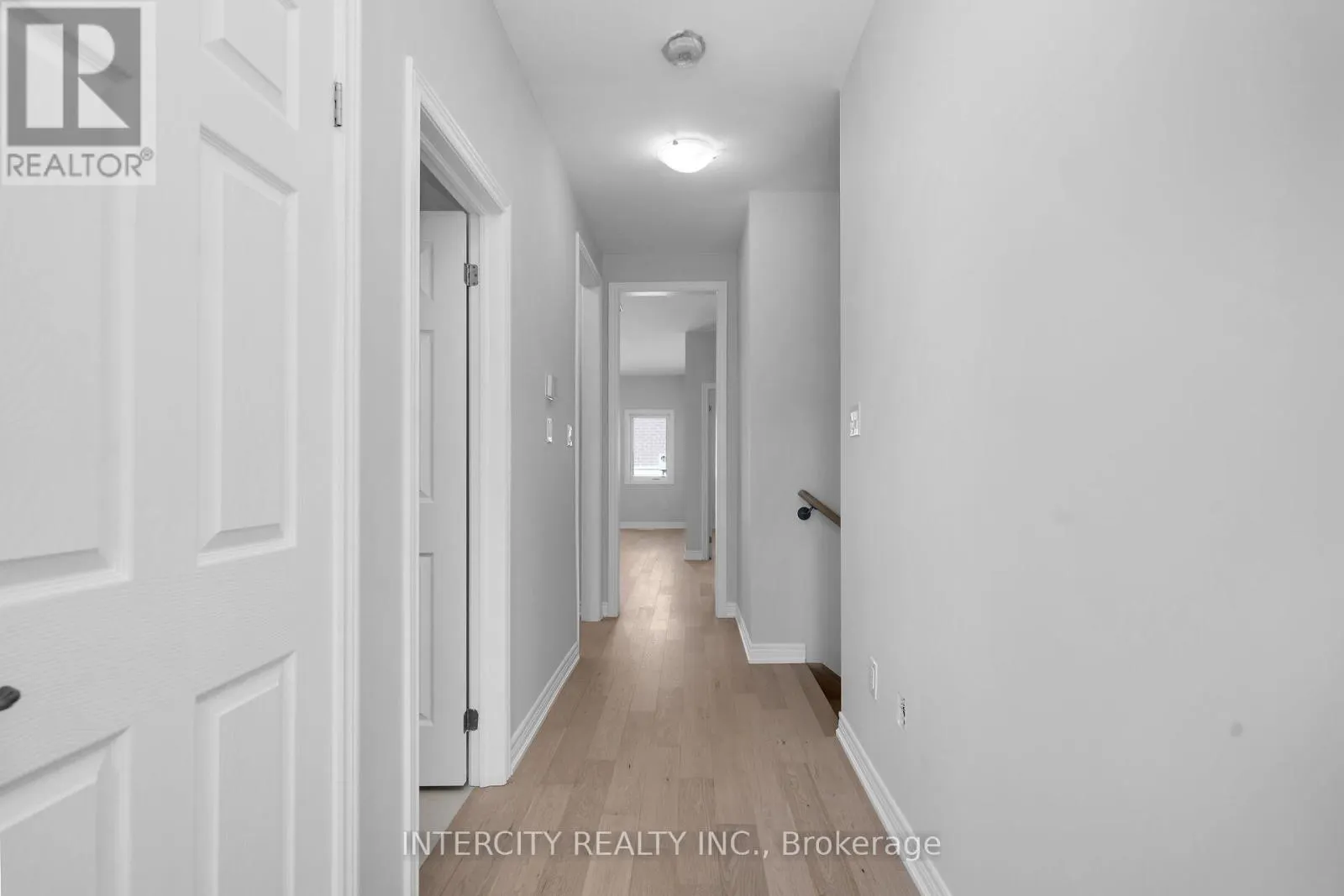 BLK7 TH 32 - 21 SUNBIRD WAY