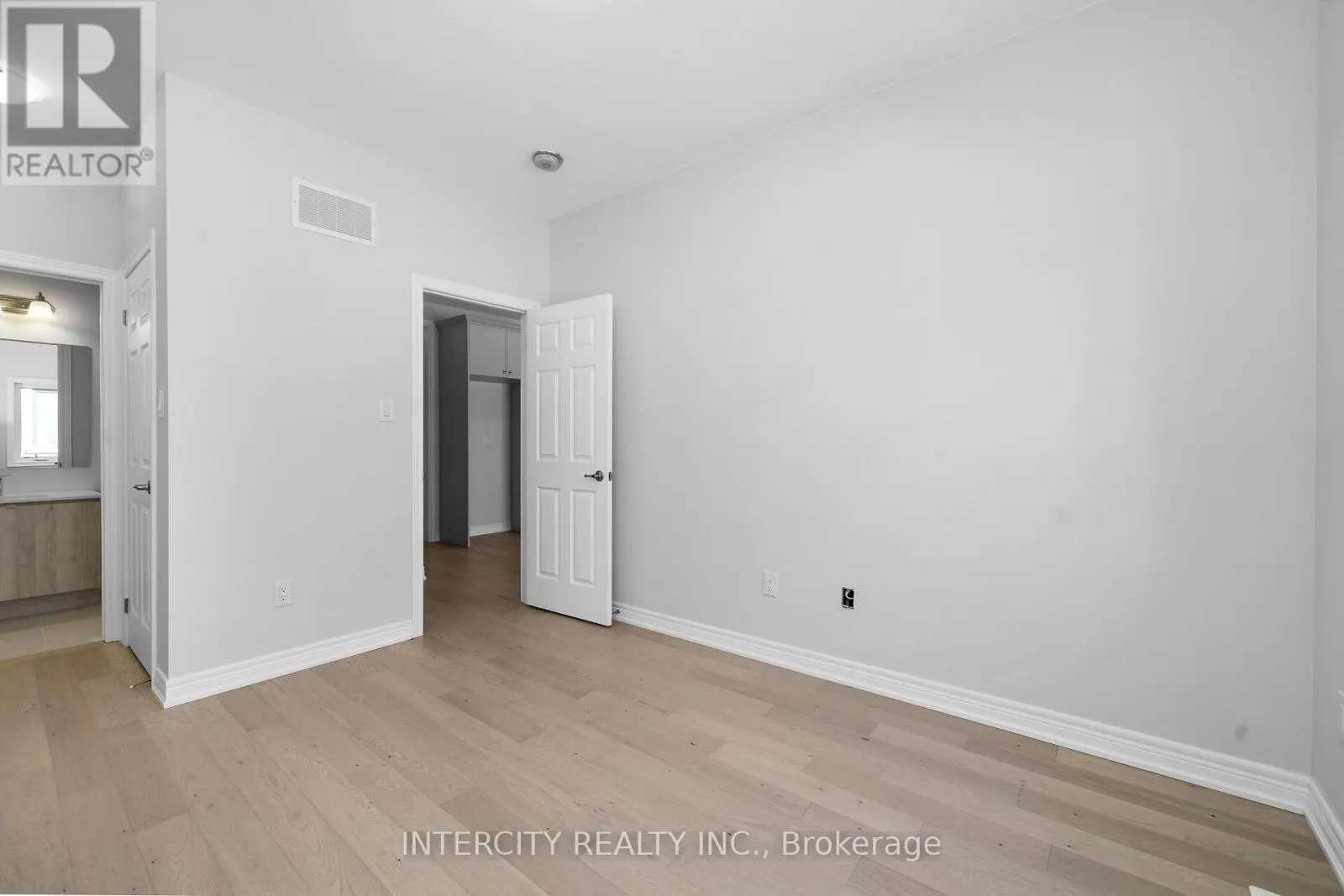 BLK7 TH 32 - 21 SUNBIRD WAY