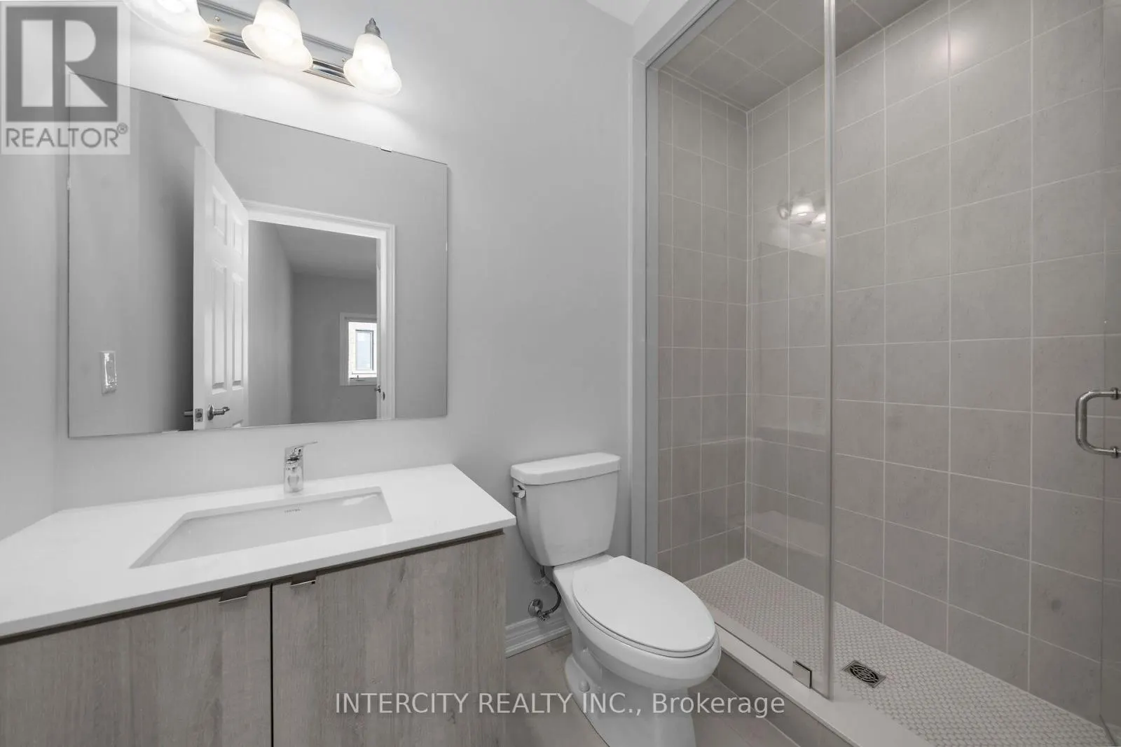 BLK7 TH 32 - 21 SUNBIRD WAY