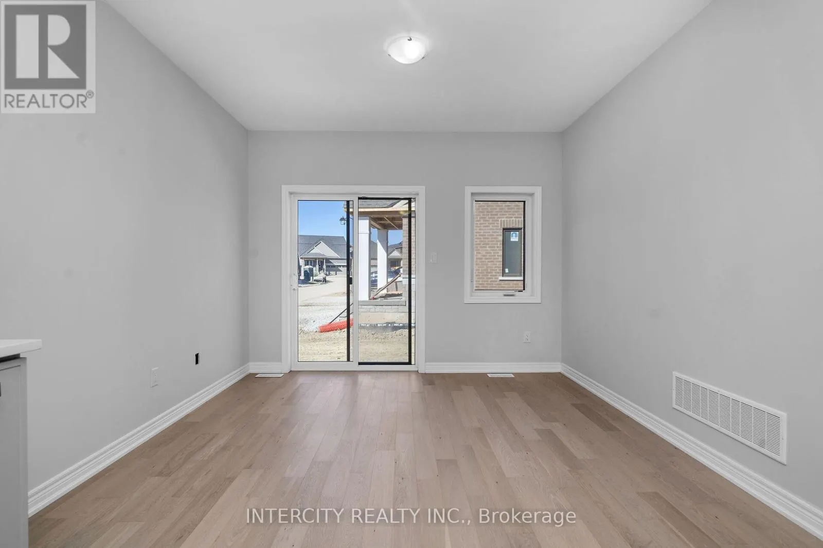 BLK7 TH 32 - 21 SUNBIRD WAY