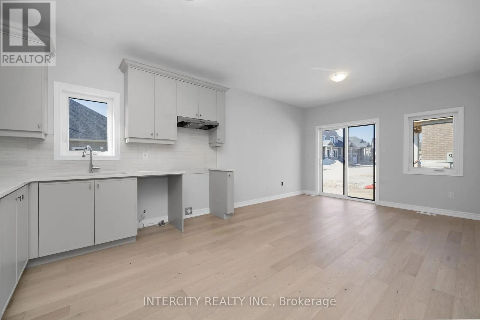 BLK7 TH 32 - 21 SUNBIRD WAY