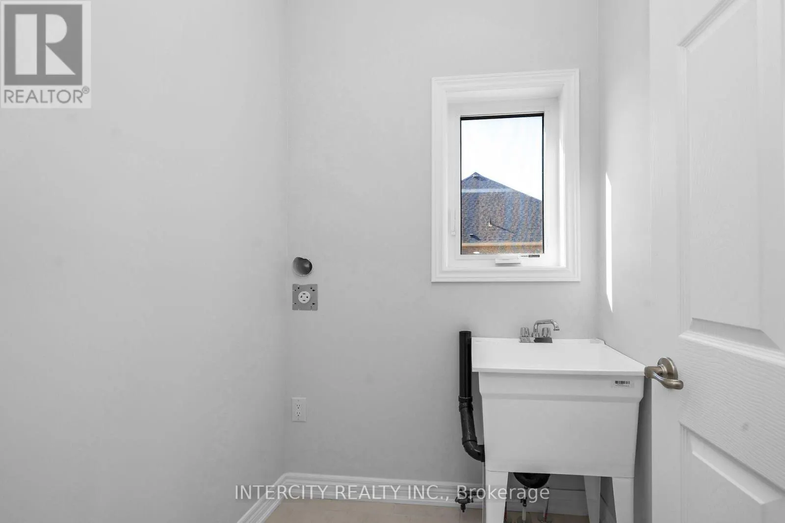 BLK7 TH 32 - 21 SUNBIRD WAY