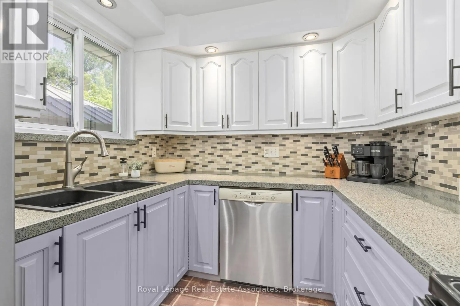 26 MARILYN CRESCENT