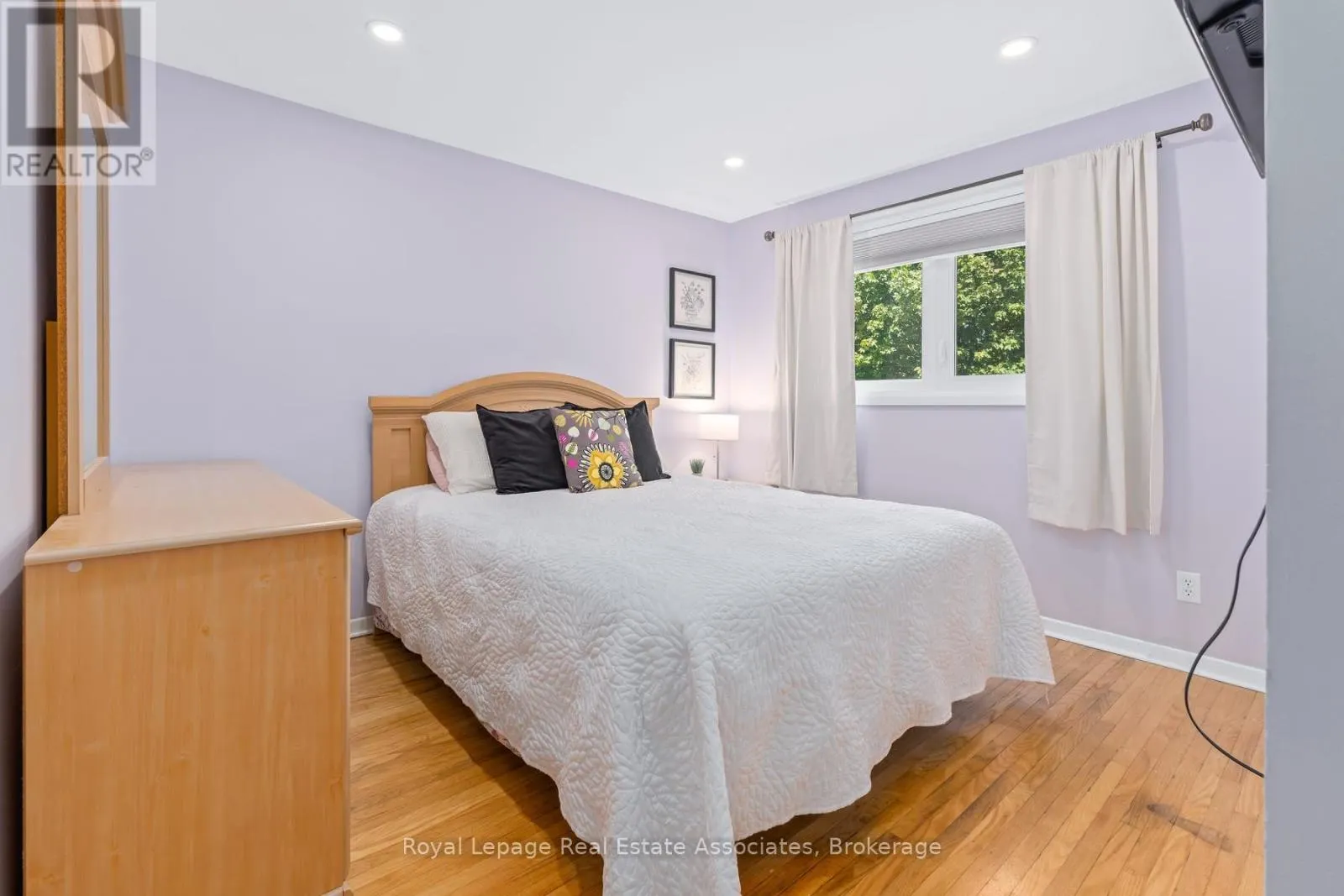 26 MARILYN CRESCENT
