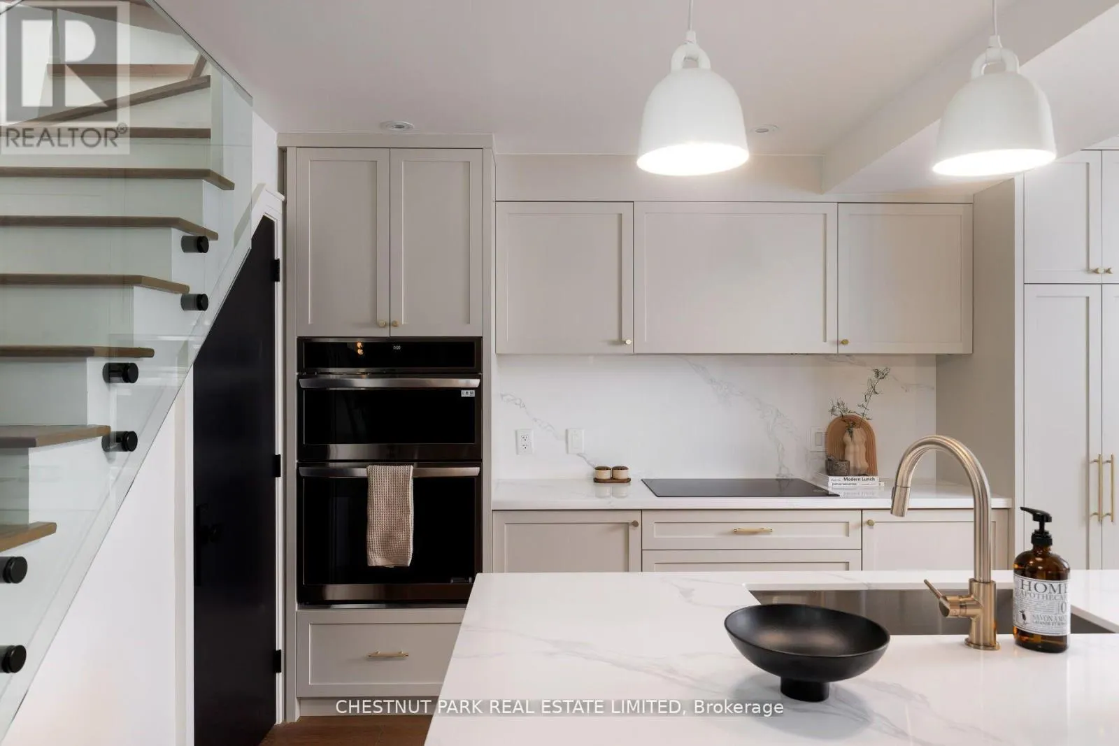 309 - 384 SUNNYSIDE AVENUE