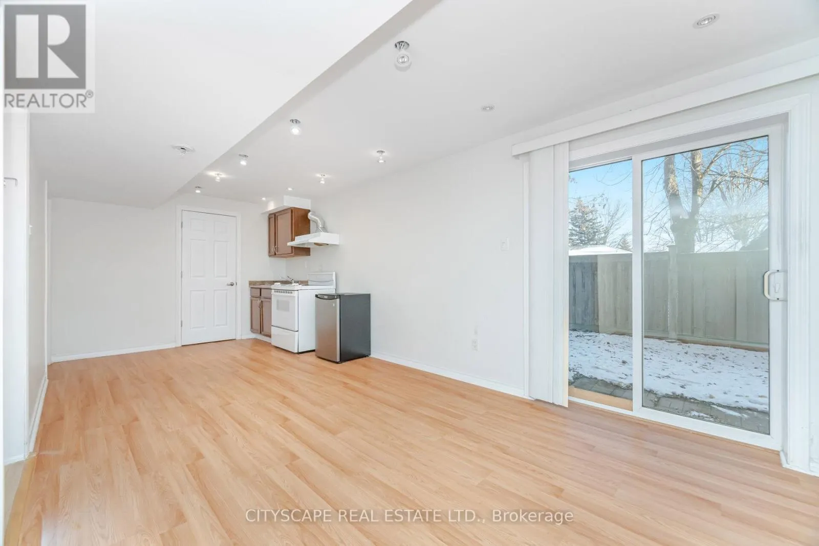 5843 PRAIRIE CIRCLE