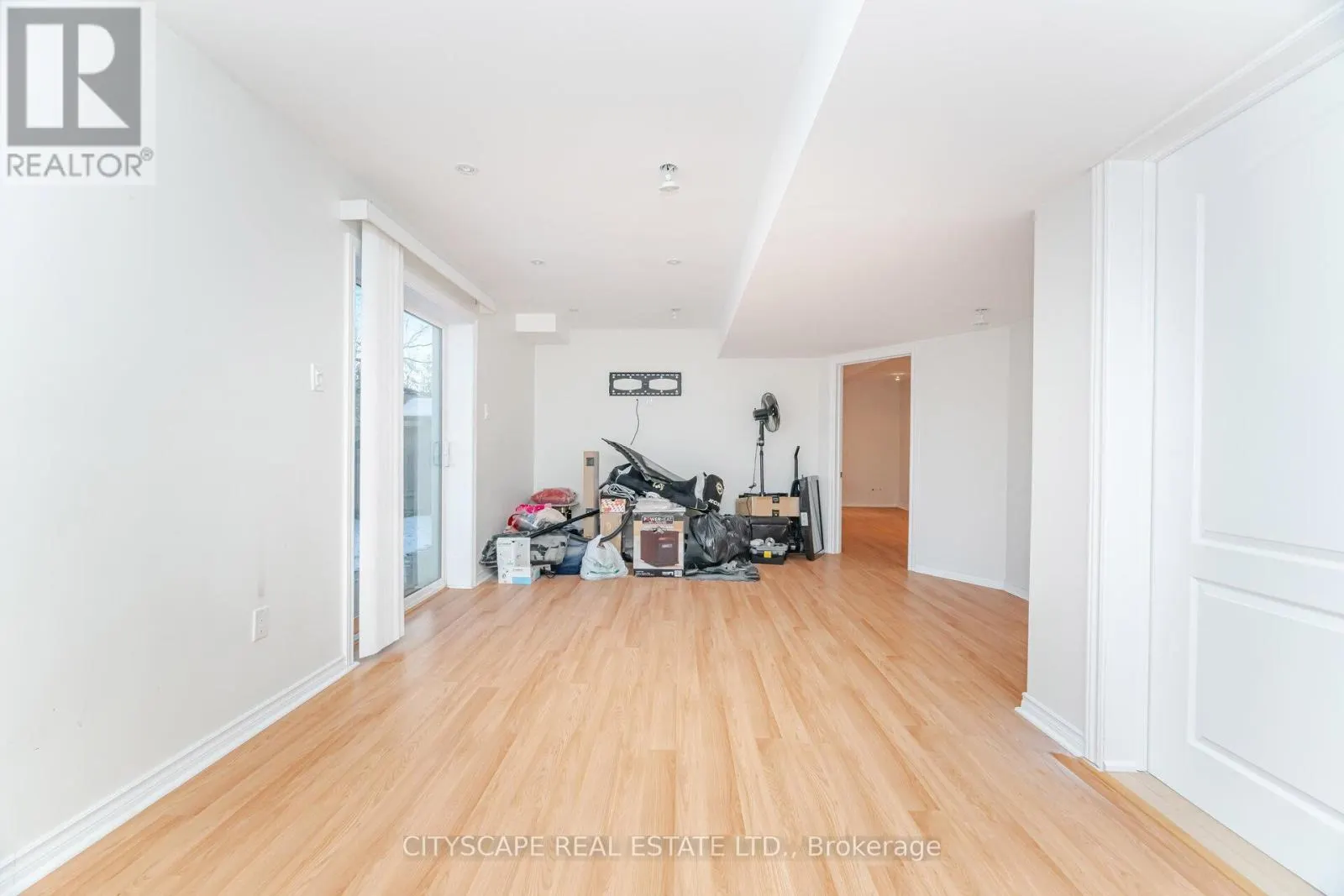 5843 PRAIRIE CIRCLE