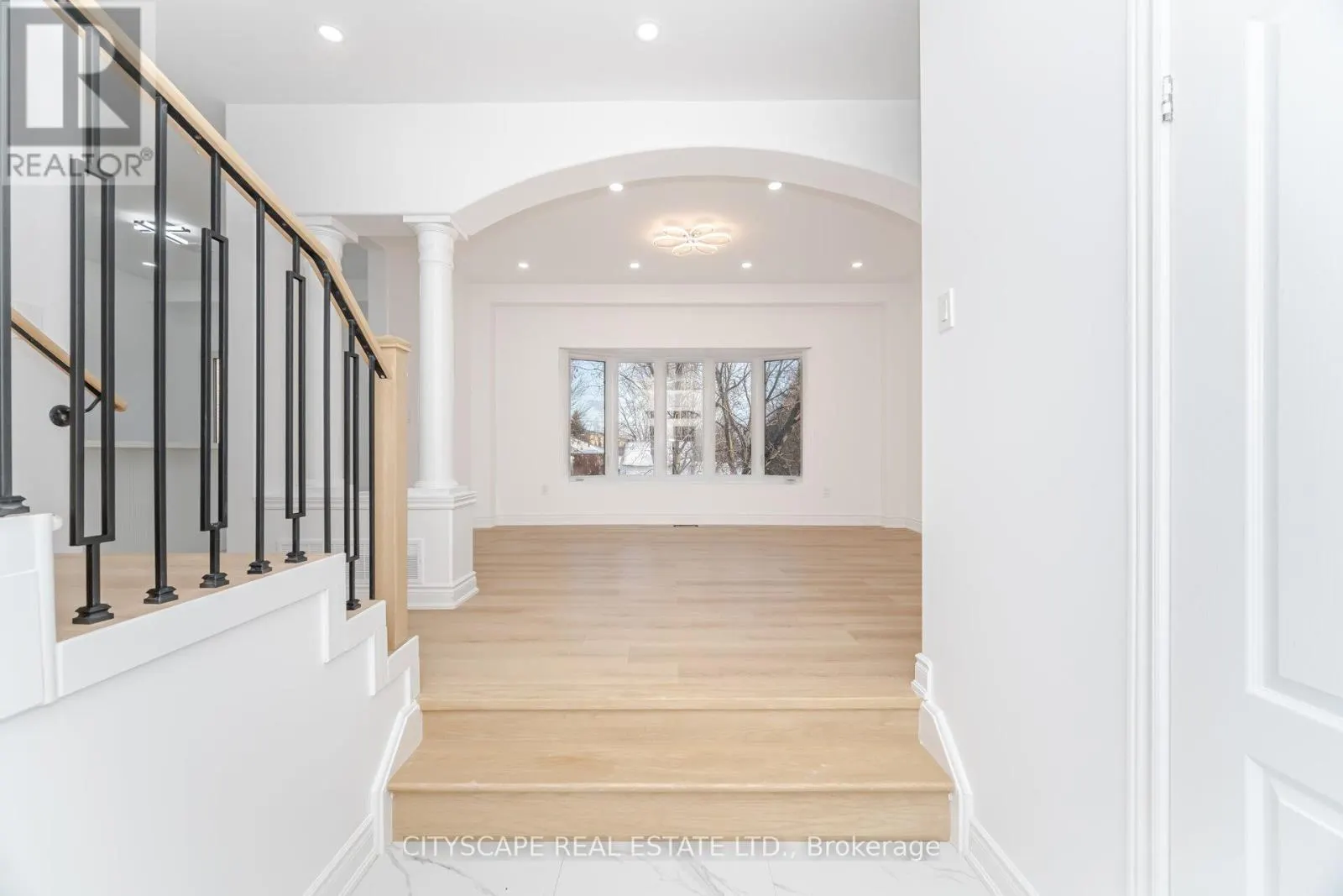 5843 PRAIRIE CIRCLE