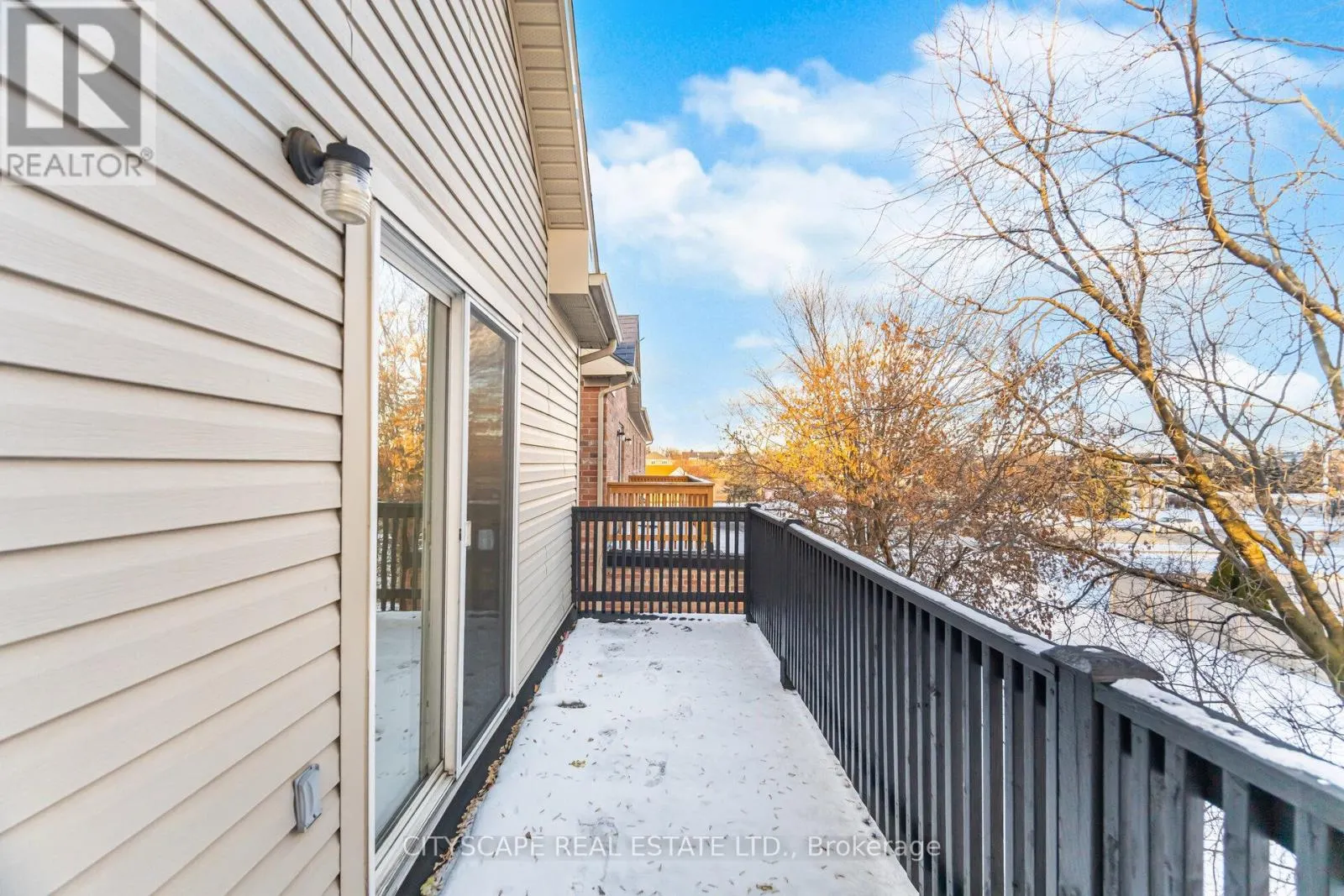 5843 PRAIRIE CIRCLE