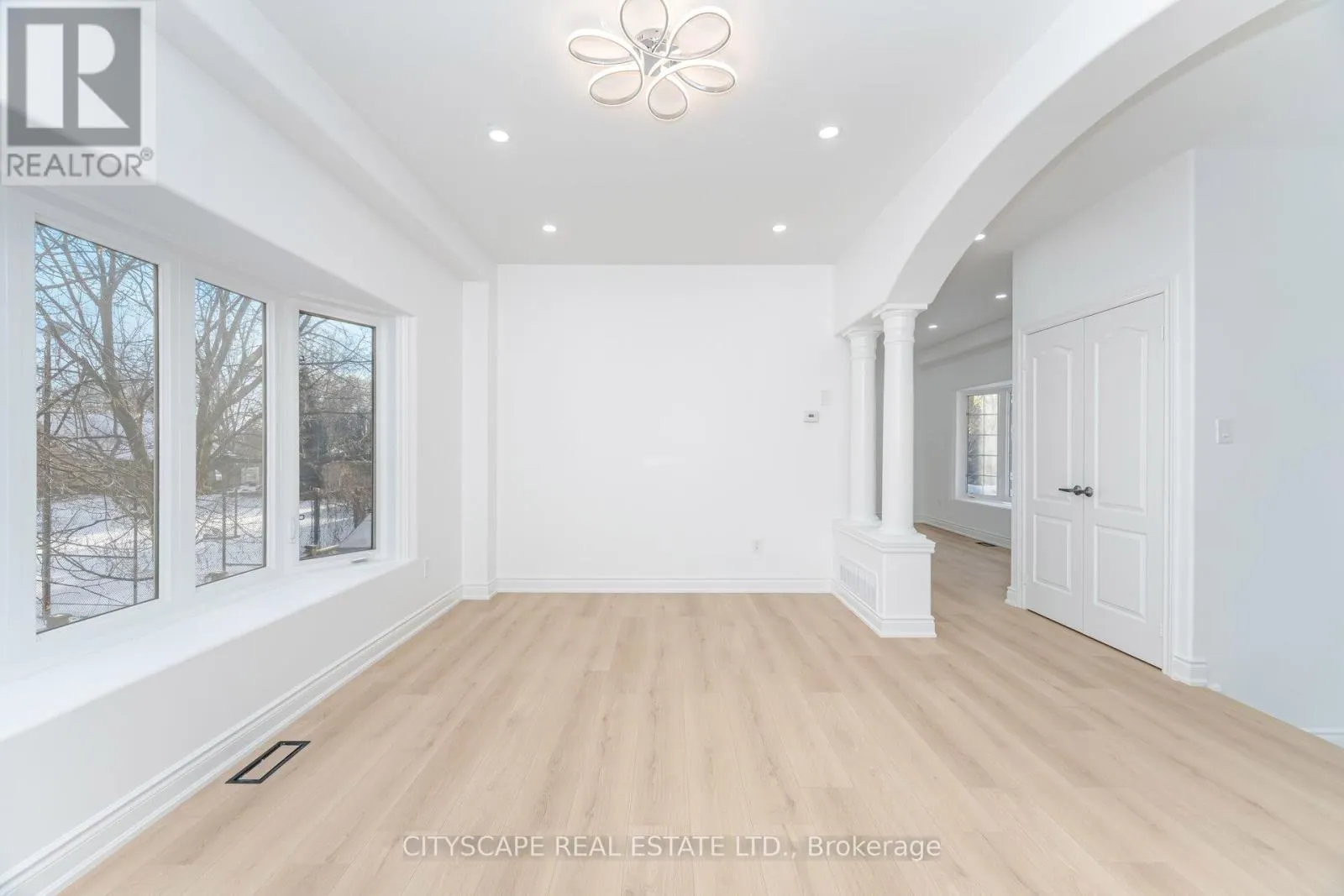 5843 PRAIRIE CIRCLE