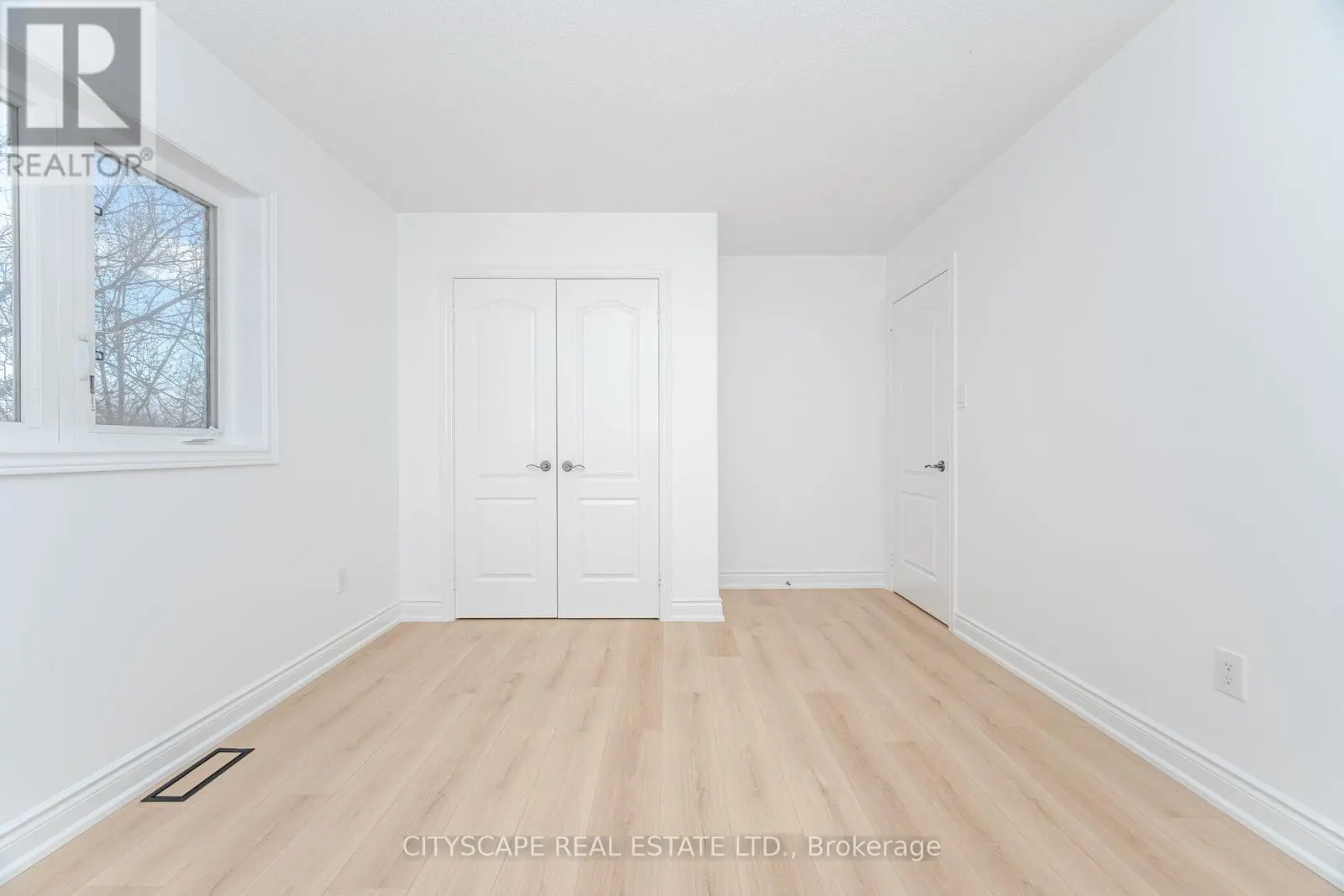 5843 PRAIRIE CIRCLE