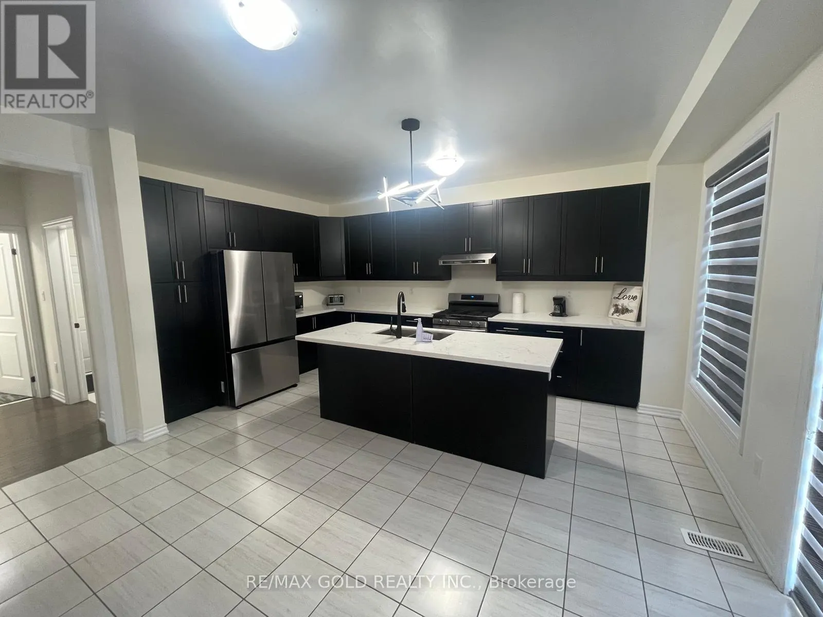 537 VETERANS DRIVE
