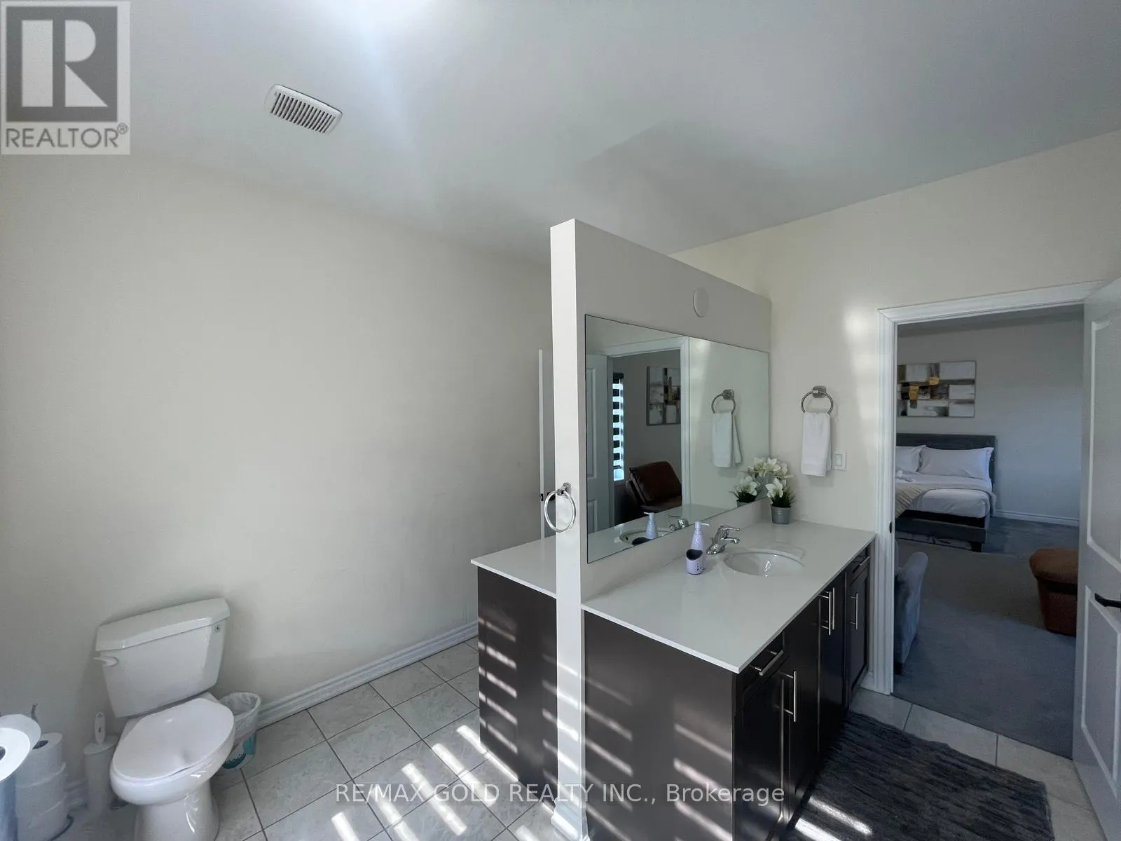537 VETERANS DRIVE