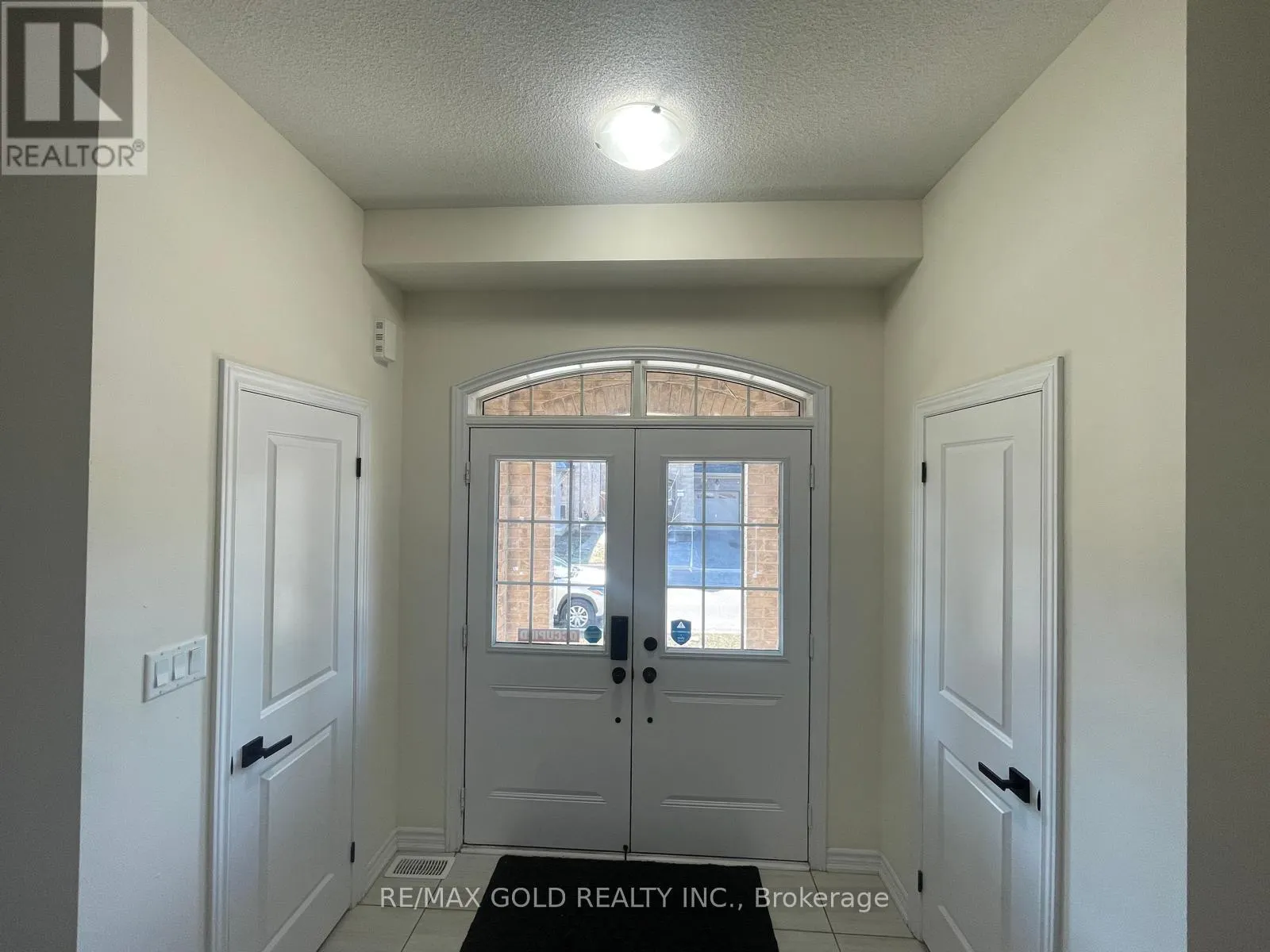 537 VETERANS DRIVE