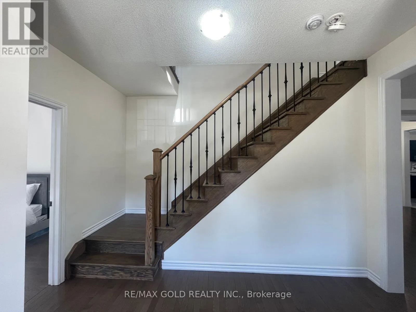 537 VETERANS DRIVE