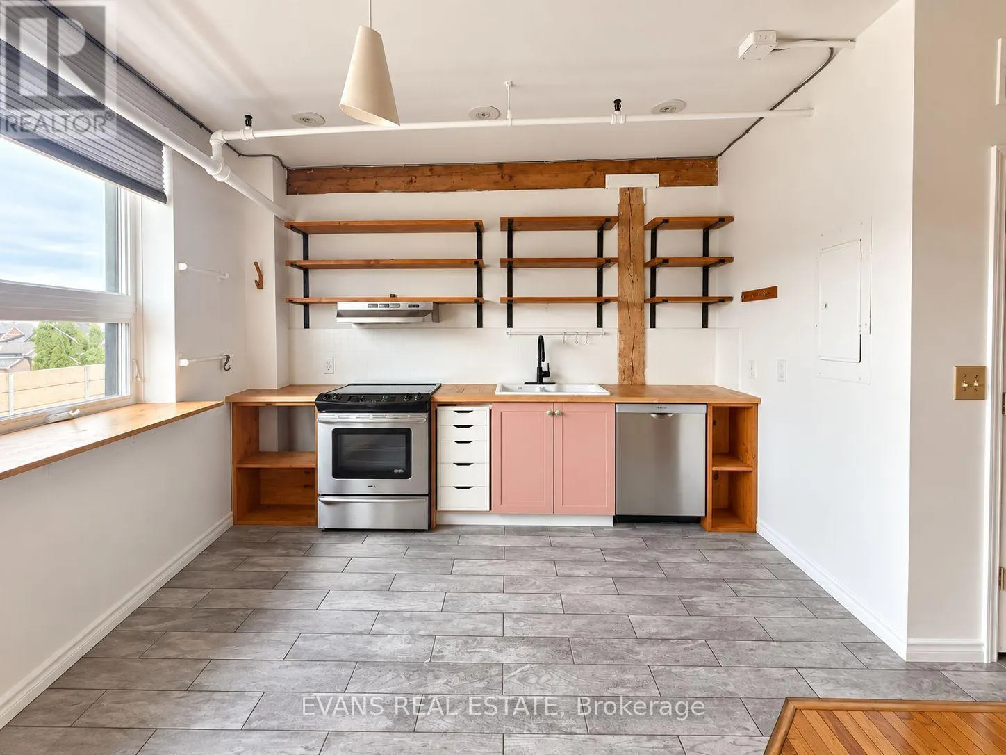 22 - 121 PRESCOTT AVENUE