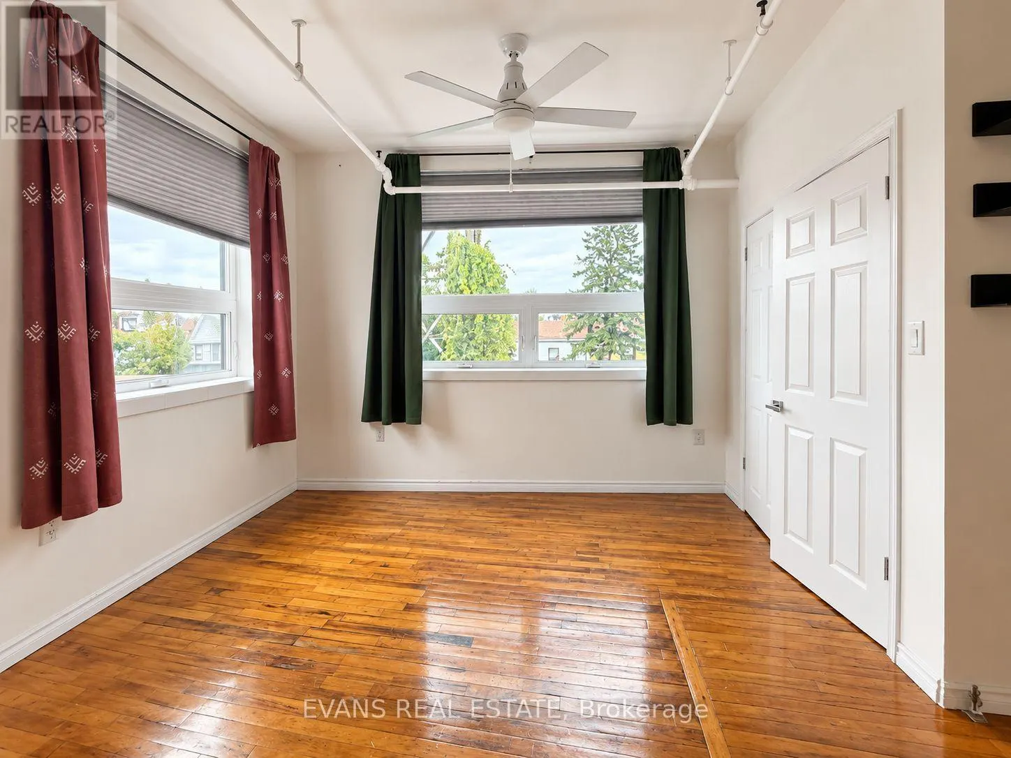 22 - 121 PRESCOTT AVENUE