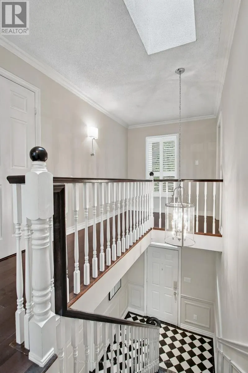 80 FAIRWOOD PLACE W