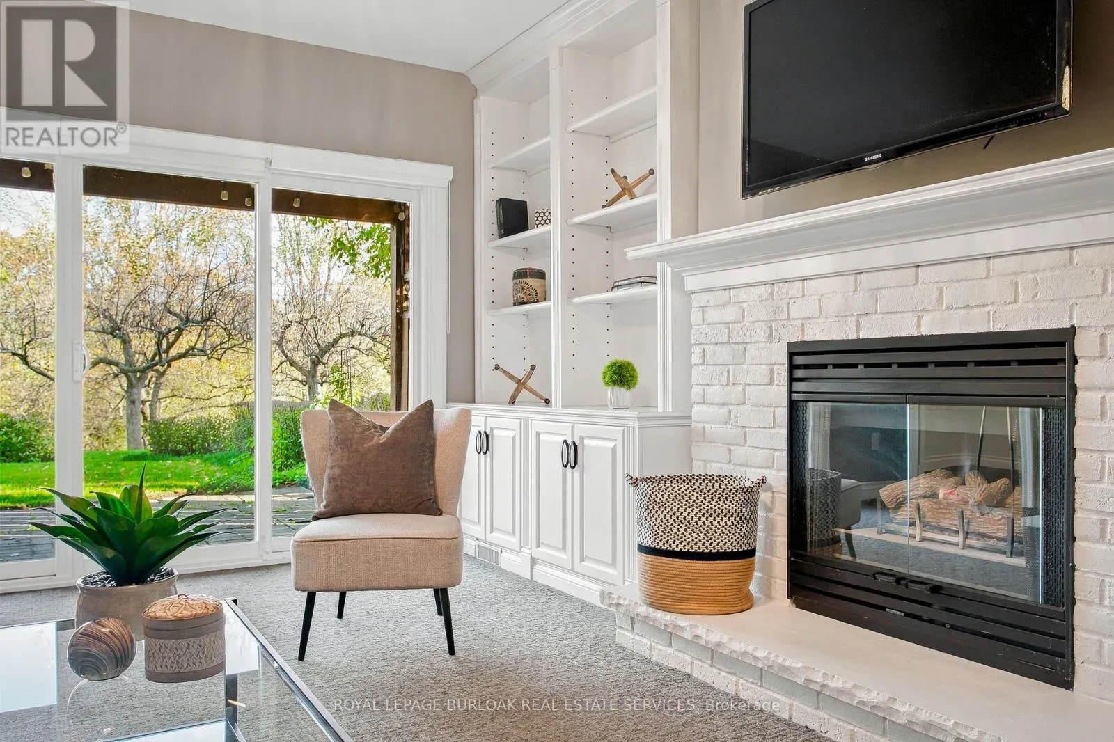 80 FAIRWOOD PLACE W