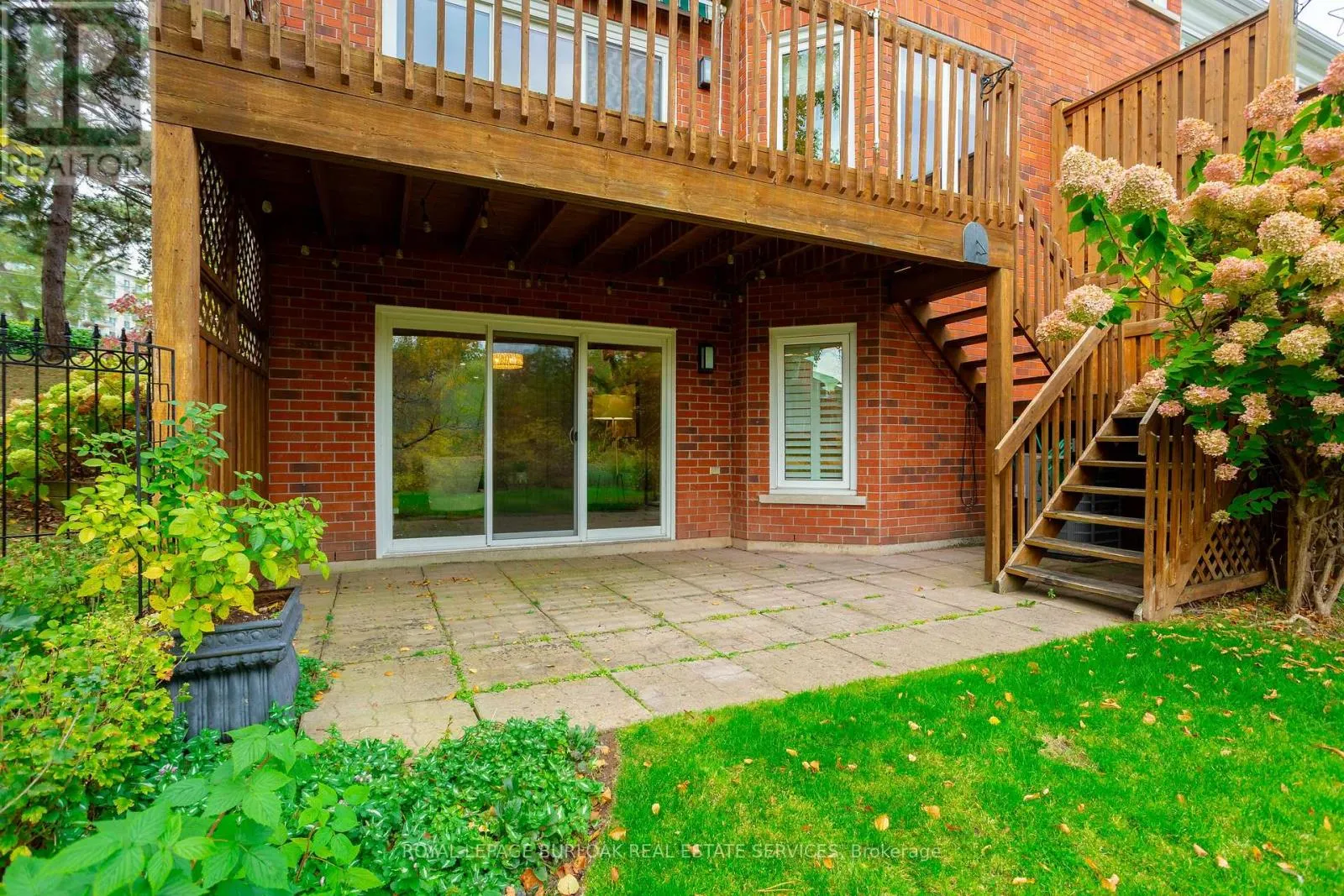 80 FAIRWOOD PLACE W
