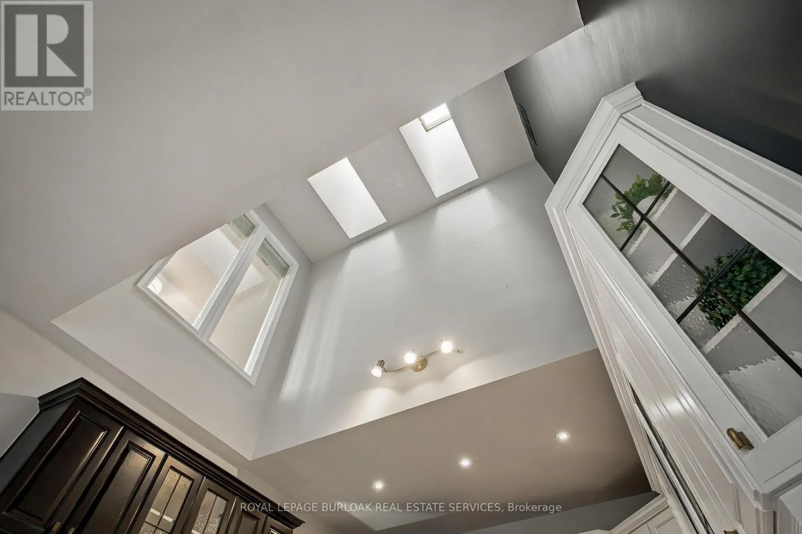 80 FAIRWOOD PLACE W